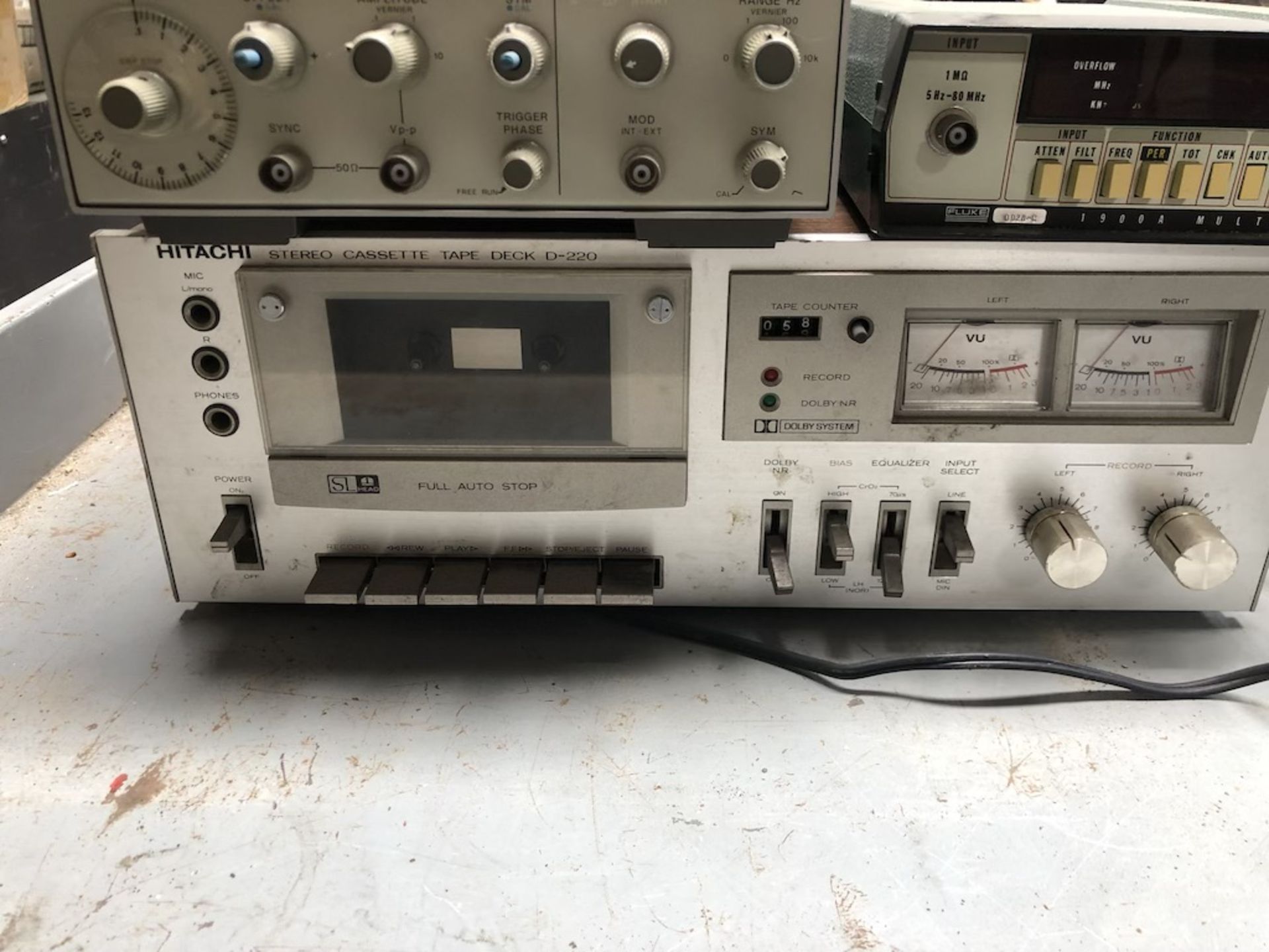 QTY OF 3 ITEMS: HITACHI STEREO CASSETTE TAPE DECK D-220; HEWLETT PACKARD 3312A FUNCTION GENERATOR - Image 2 of 16