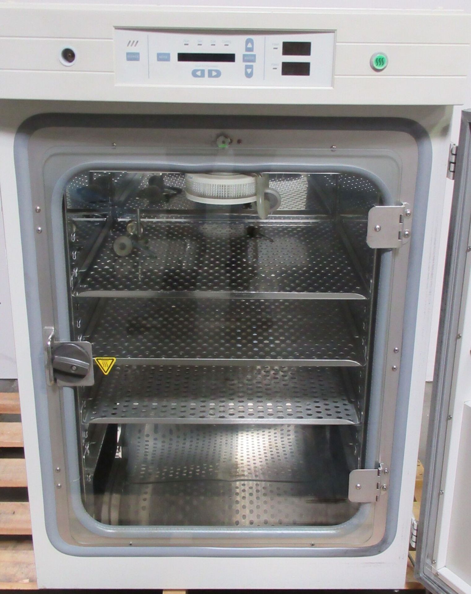 Thermo Forma 370 Steri-Cycle CO2 Incubator 187L Capacity - Image 6 of 10