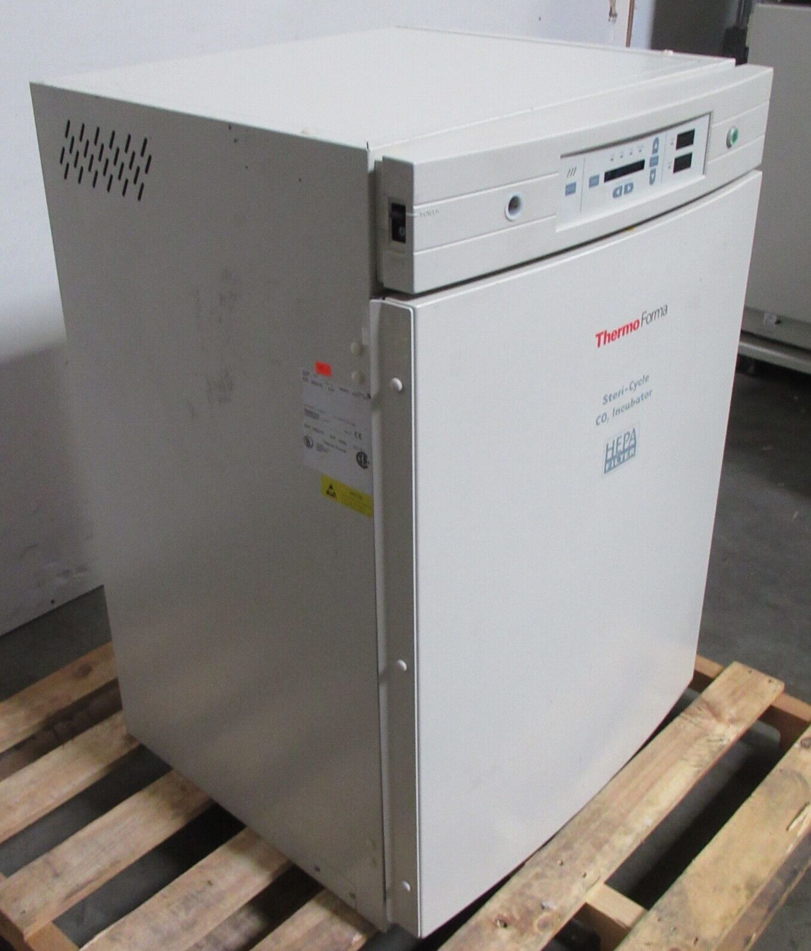 Thermo Forma 370 Steri-Cycle CO2 Incubator 187L Capacity - Image 5 of 10