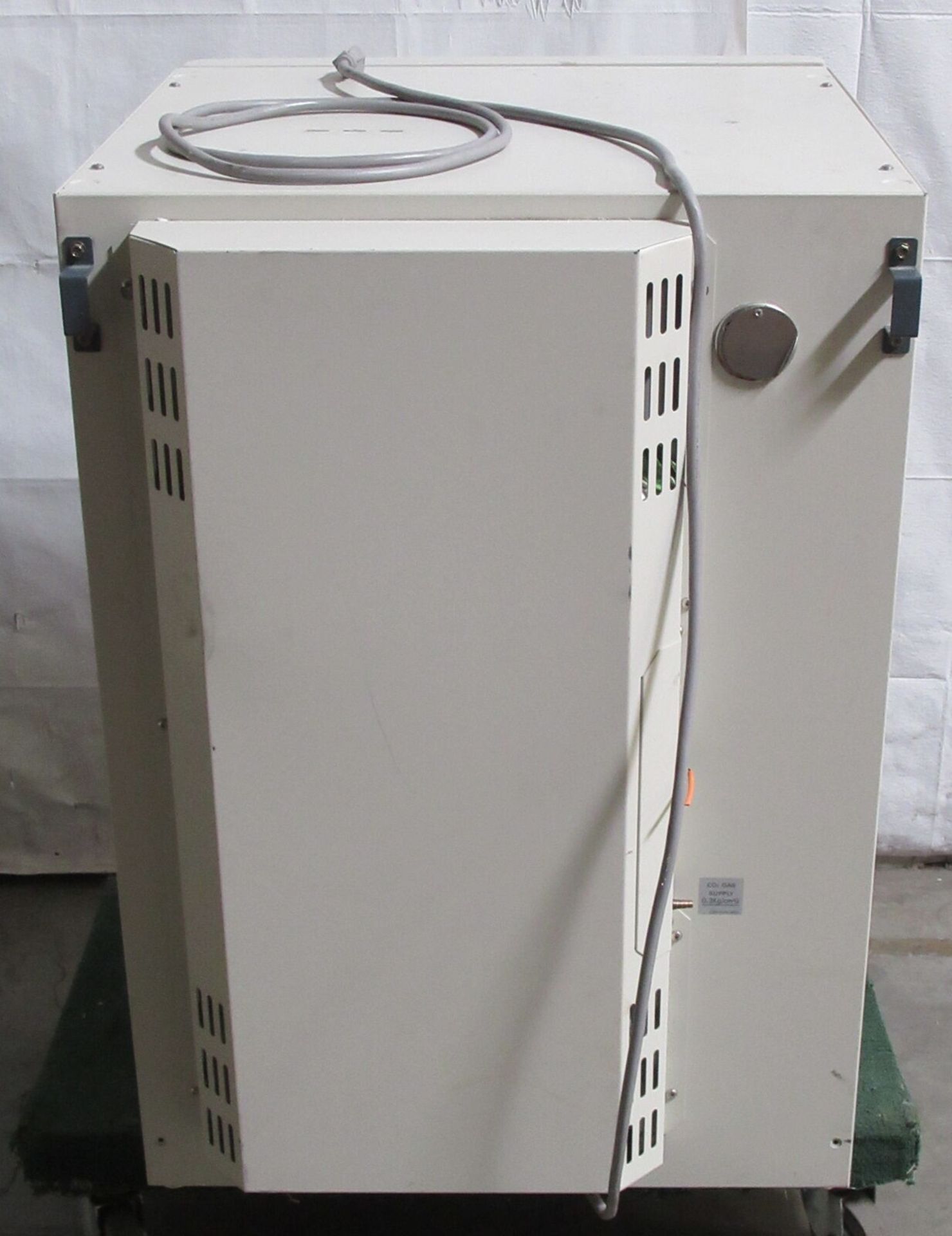 Sanyo MCO-17AIC CO2 Incubator 164L Capacity w/ 3 Shelves - Image 7 of 8