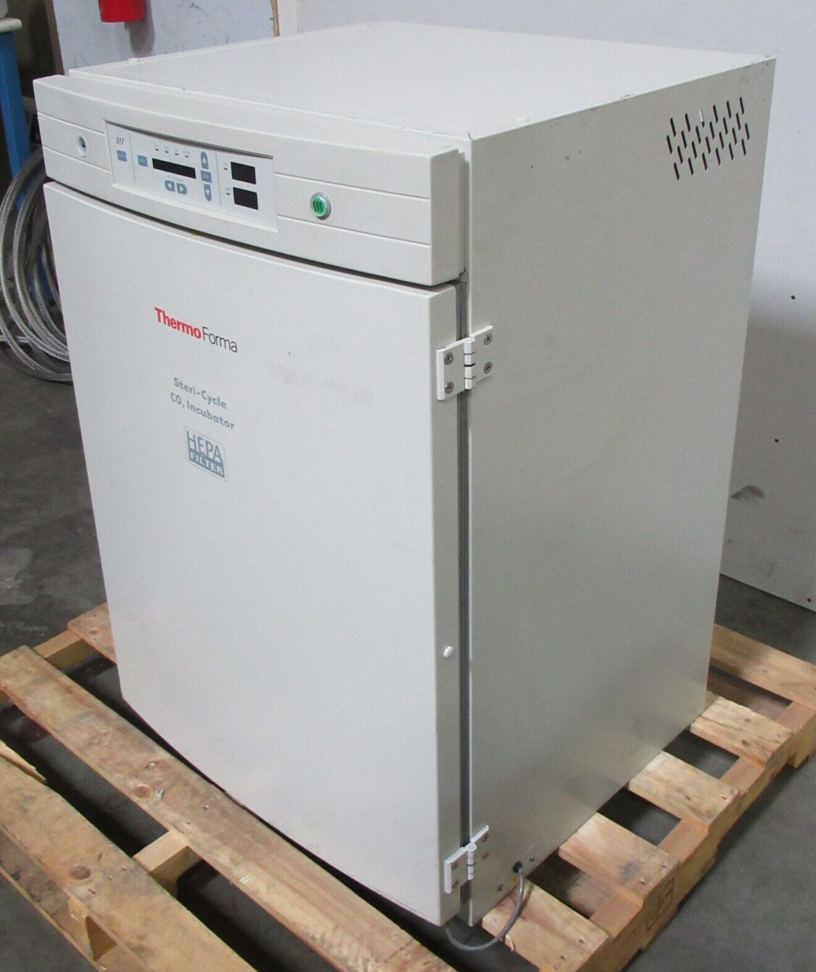 Thermo Forma 370 Steri-Cycle CO2 Incubator 187L Capacity - Image 4 of 10