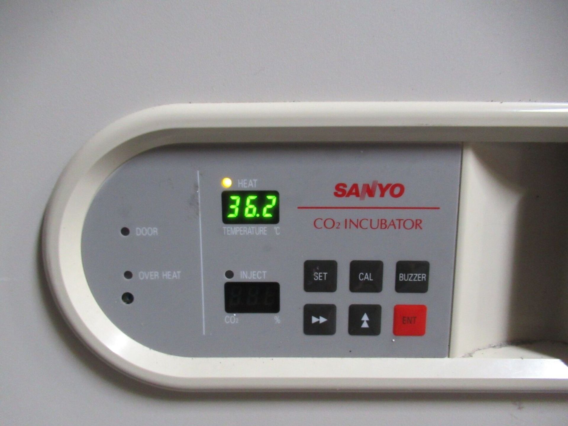 Sanyo MCO-17AIC CO2 Incubator 164L Capacity w/ 3 Shelves - Image 2 of 8
