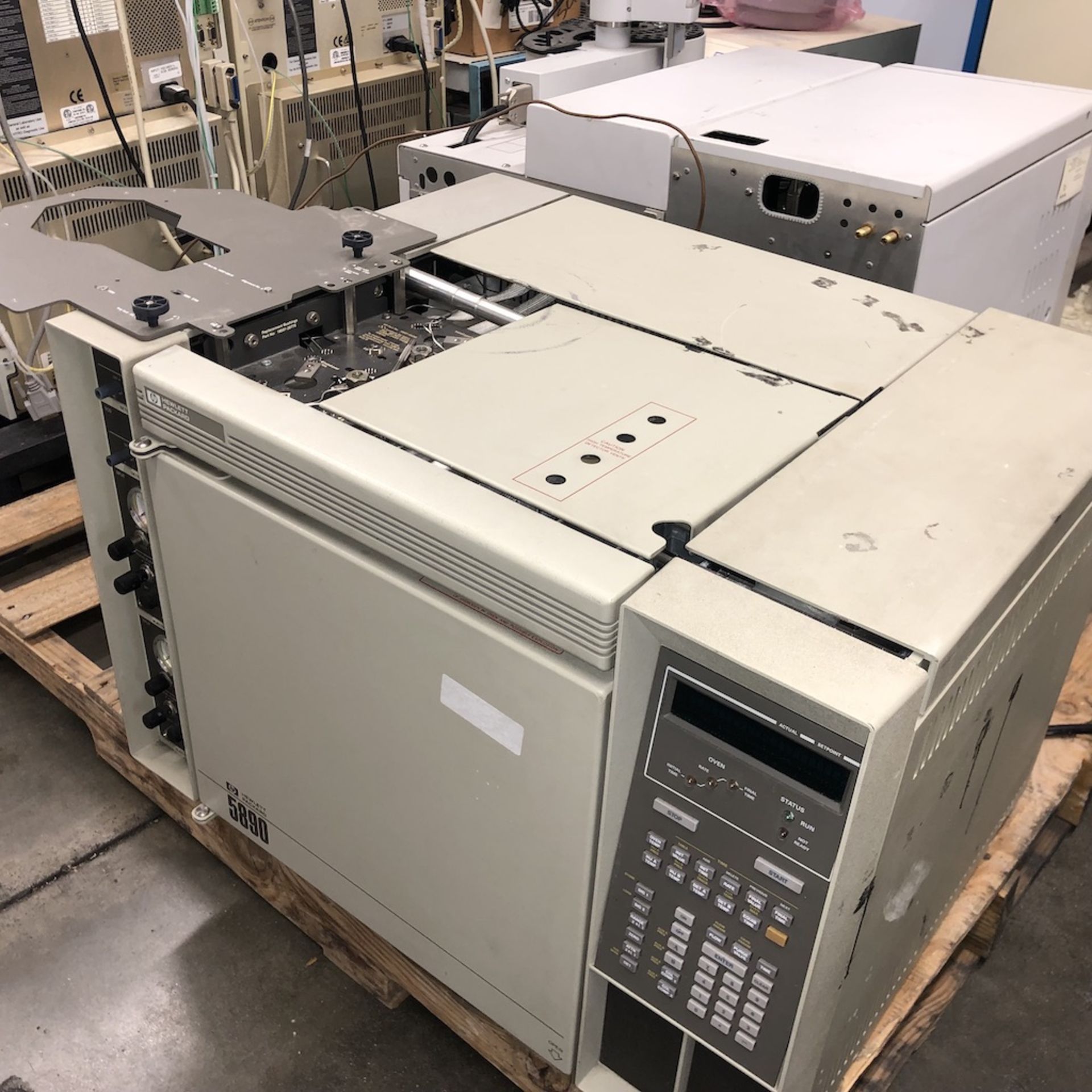 HEWLETT PACKARD 5890 GAS CHROMATOGRAPH OPTIONS: 236, 236, 100, 107, 038, 550, 013 Ê 1218 ALDERWOOD - Image 11 of 12