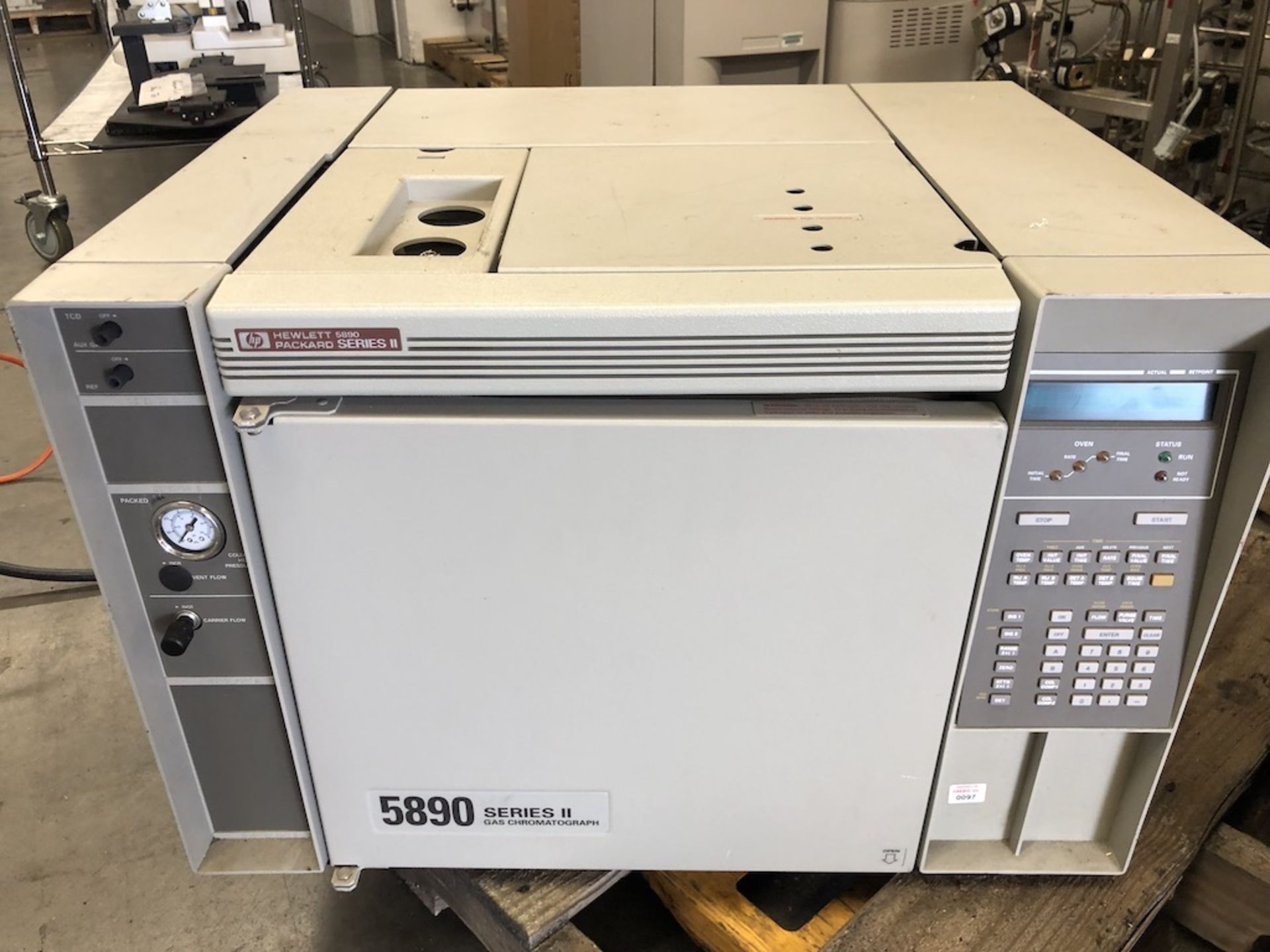 HEWLETT PACKARD 5890A SERIES II GAS CHROMATOGRAPH Ê 1218 ALDERWOOD AVE. SUNNYVALE, CA Ê94089 - Image 4 of 8