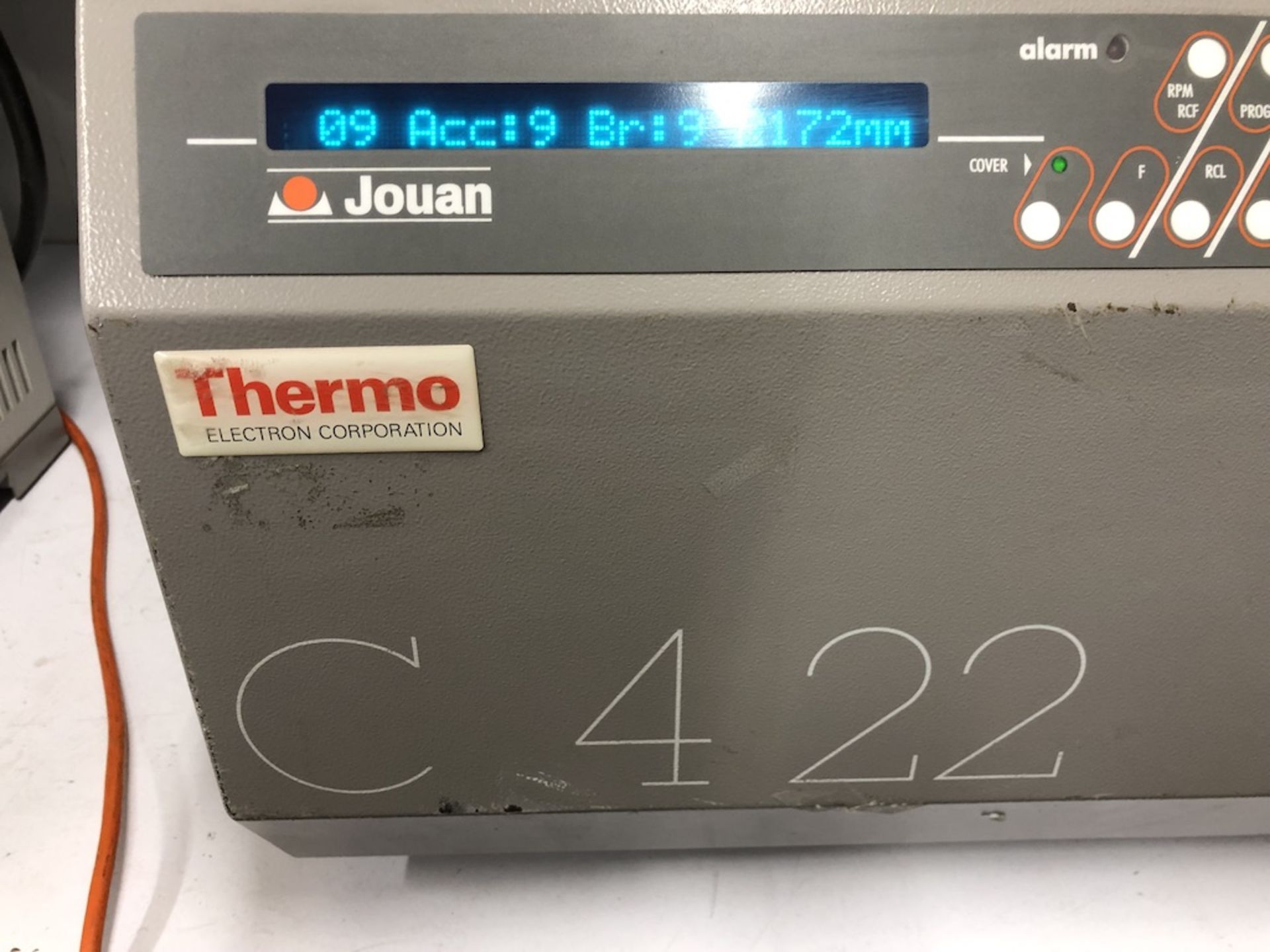 THERMO ELCTRON CORPORATION C4-22 BENCHTOP CENTRIFUGE 120V, 60HZ, 7500 RPM, 11A, CHAMBER DIA 450mm, - Image 2 of 9