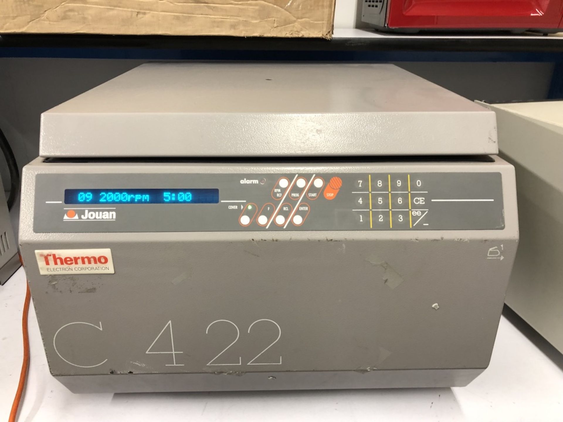 THERMO ELCTRON CORPORATION C4-22 BENCHTOP CENTRIFUGE 120V, 60HZ, 7500 RPM, 11A, CHAMBER DIA 450mm, - Image 4 of 9