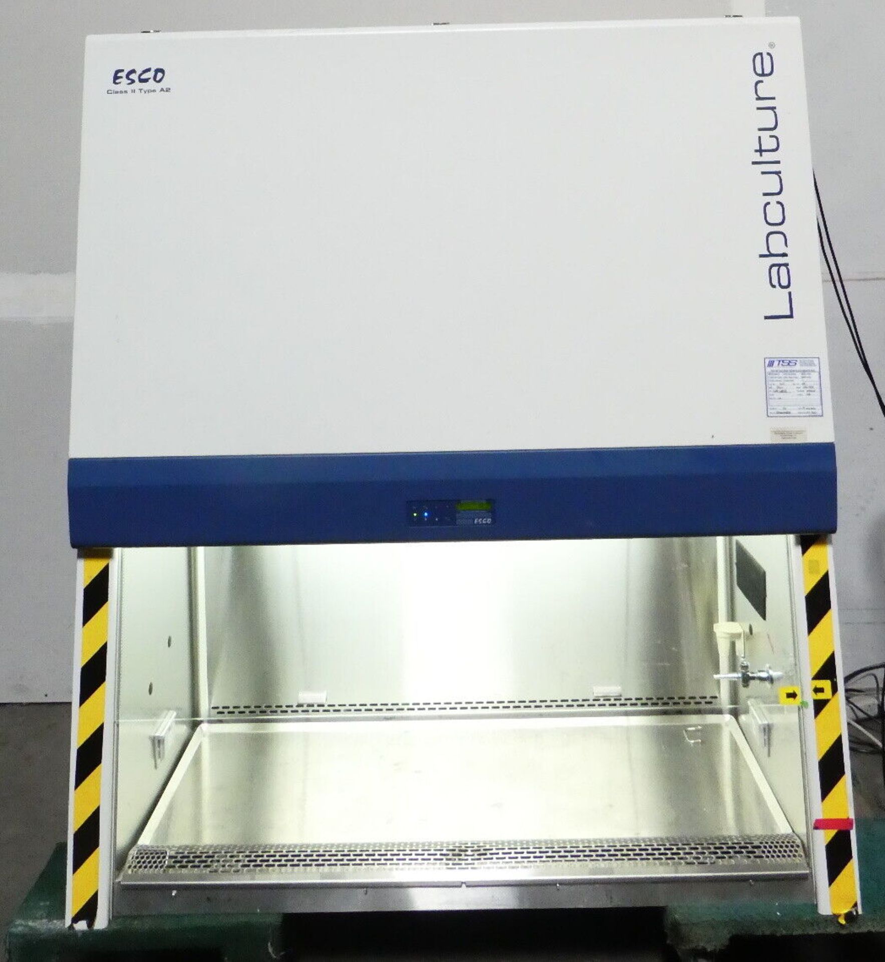 ESCO 4FT Class II Biohazard Safety Cabinet LA2-4A2 BSC - Image 2 of 13