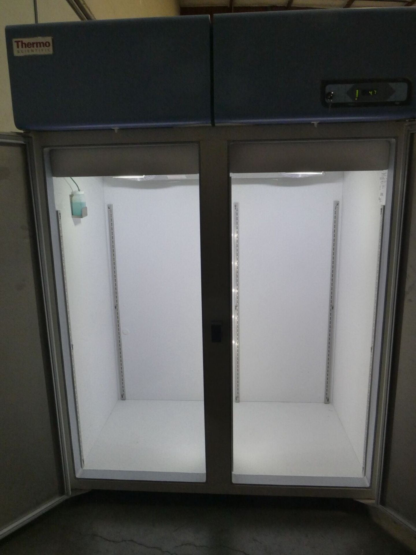 Thermo Fisher REL5004A25 Double Door Lab Refrigerator. Thermometer not included. - Image 5 of 11