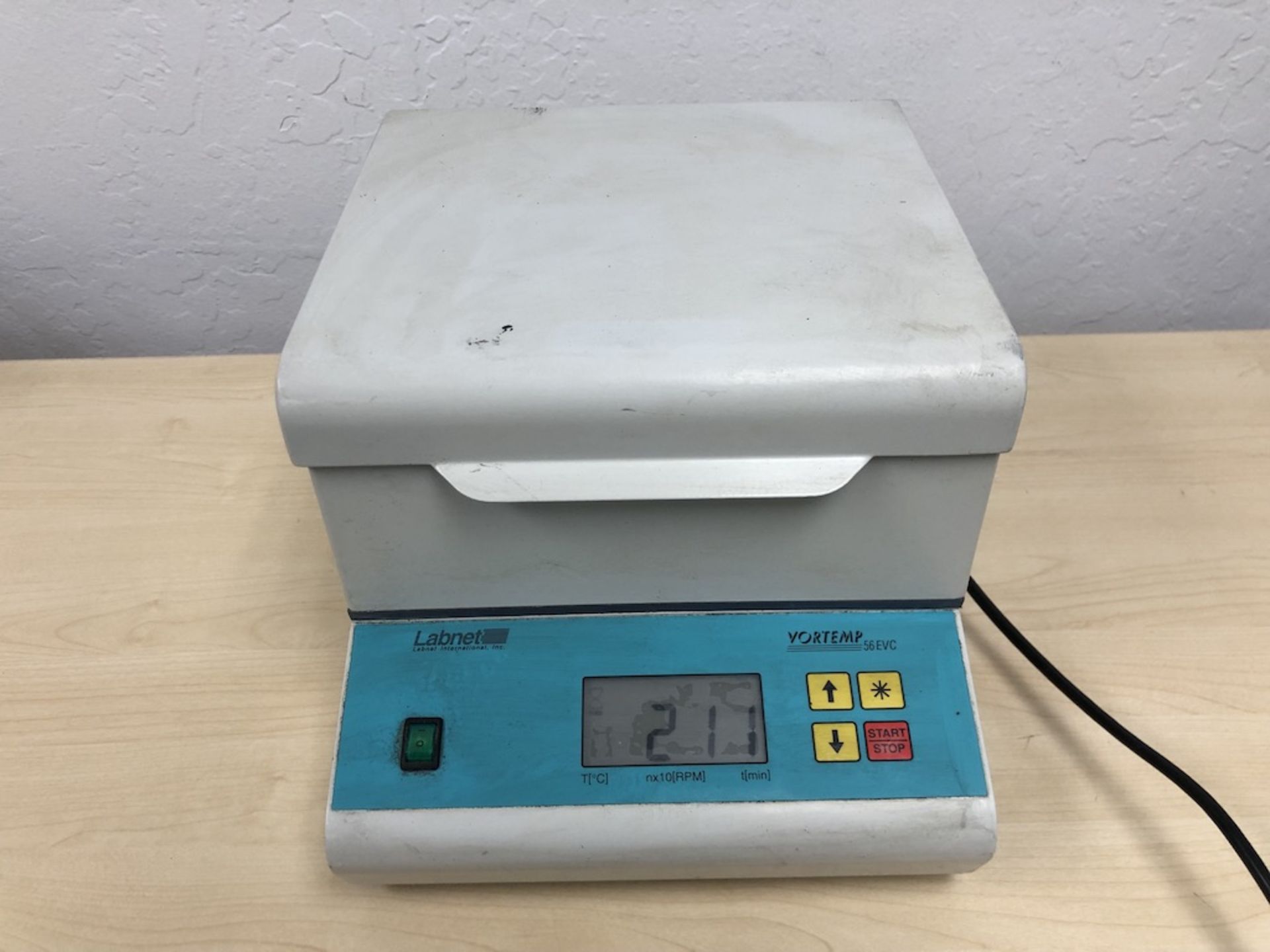 LABNET VORTEMP 56 INCUBATOR SHAKER 115V, 60HZ, 4.8A