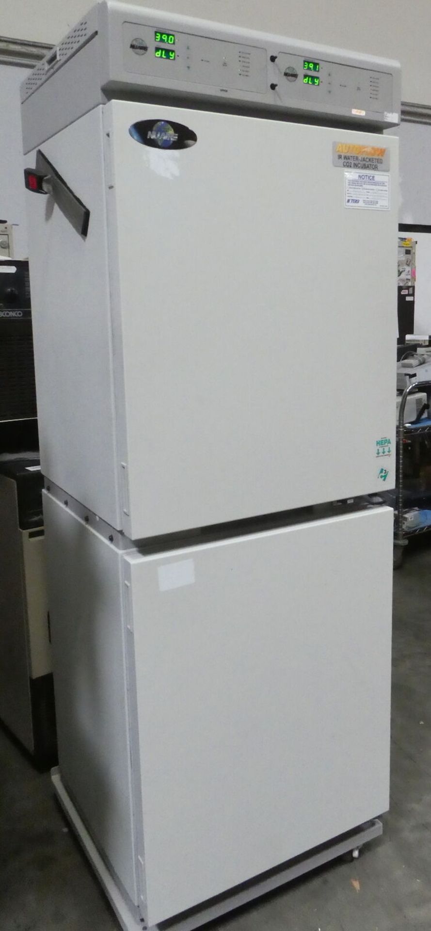Nuaire Double Stack NU-8700 Water Jacketed CO2 Incubators
