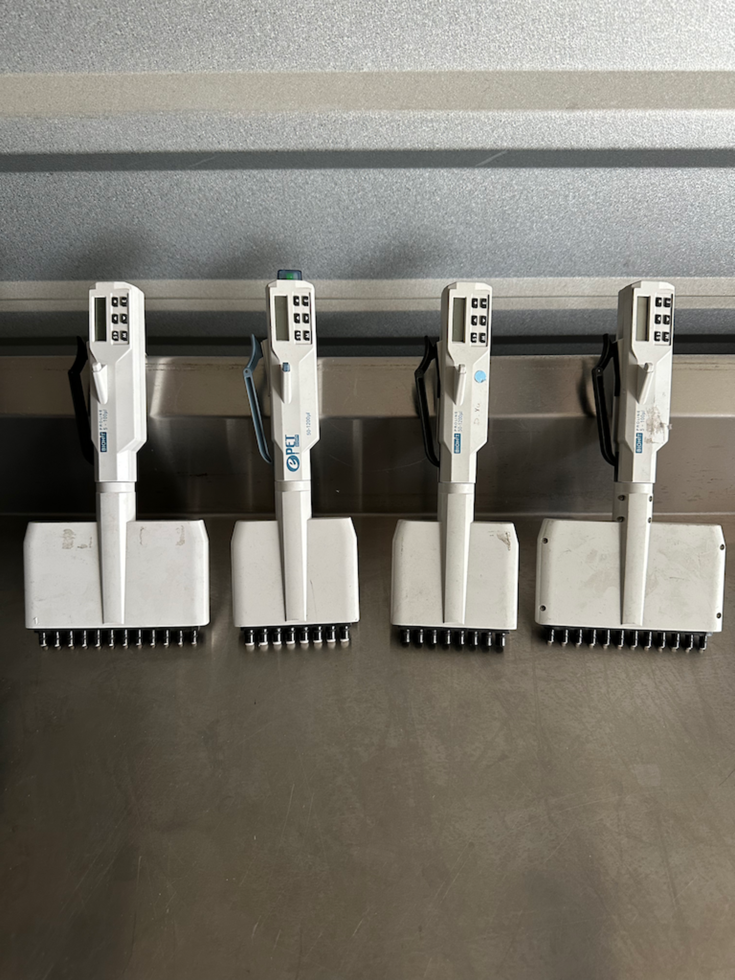 Qty-4 Assorted Multichannel Pipettes