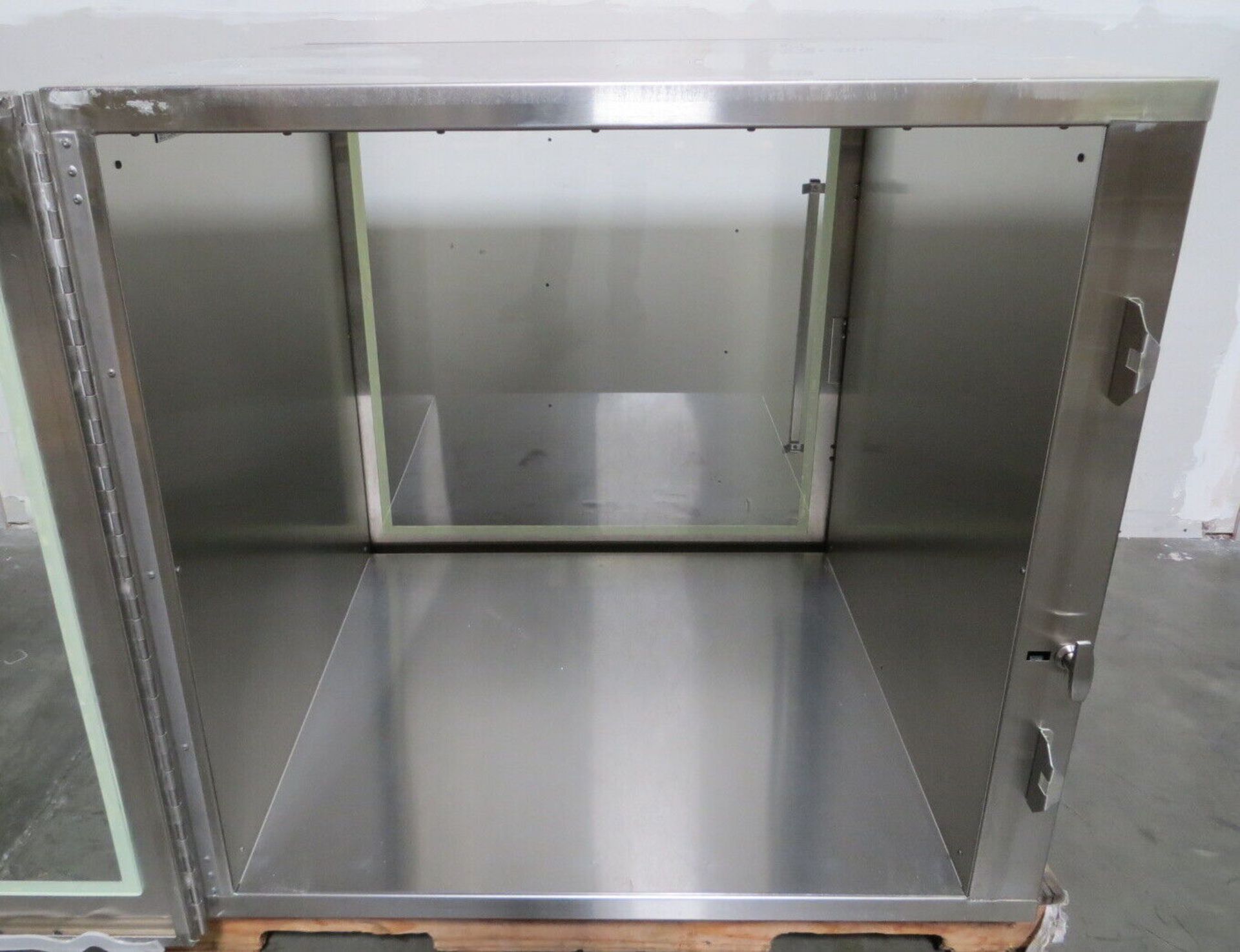 Clean Air Products Pass Through Chamber 36" x 36" x 36" Inner Chamber - Gilroy - Image 4 of 9