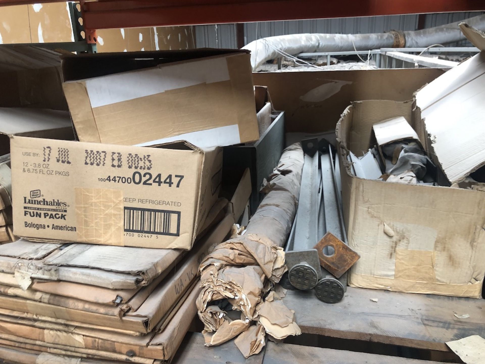 CONTENTS ON PALLET: SHELVING COMPONENTS
