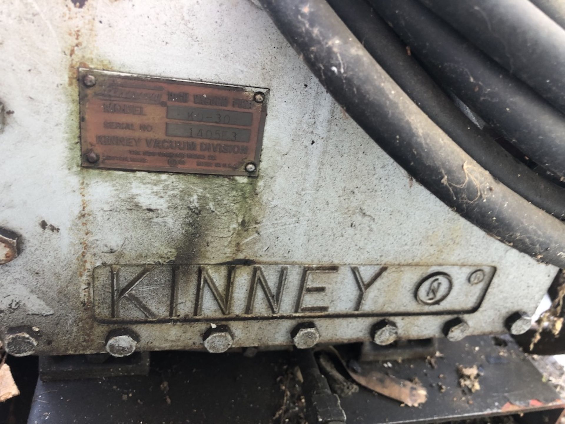 KINNEY VACUUM OIL SEALED SINGLE-STAGE ROTARY PISTON PUMP MODEL: KD-30 w/ DAYTON AC INDUCTION MOTOR - Image 3 of 7