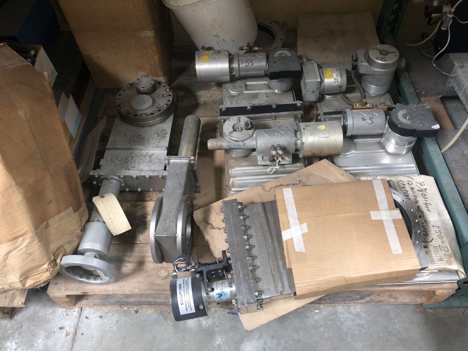 CONTENTS ON PALLET: VACUUM GATE VALVES