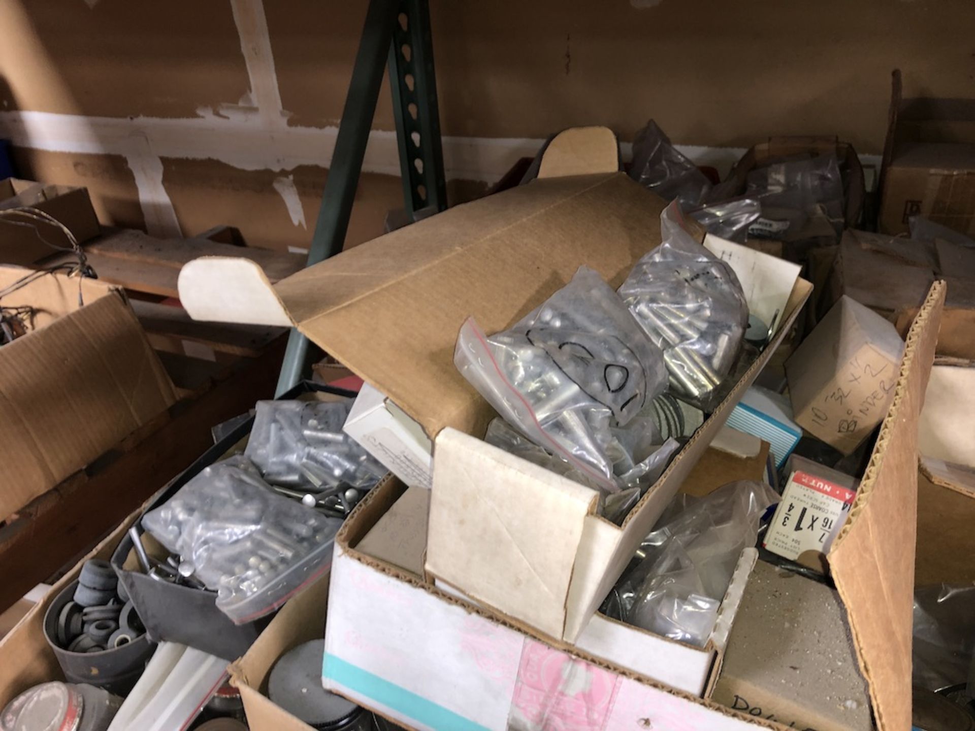 CONTENTS ON PALLET: SCREWS, MISCELLANEOUS ITEMS - Image 3 of 7