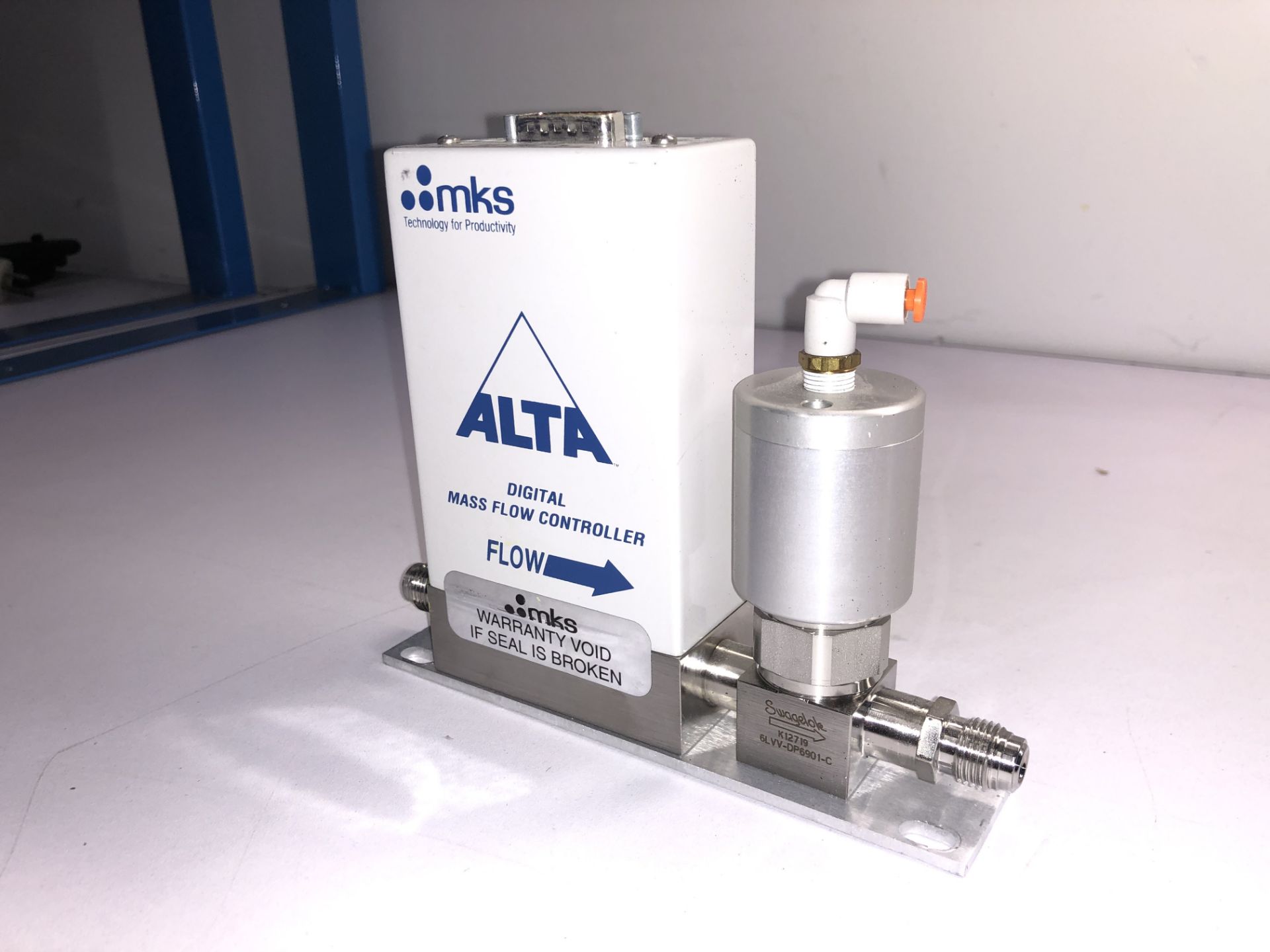 MKS ALTA DIGITAL MASS FLOW CONTROLLER MODEL: 1480A-27724 SN#: 016046513 ADDRESS: 1218 ALDERWOOD AVE. - Image 5 of 7