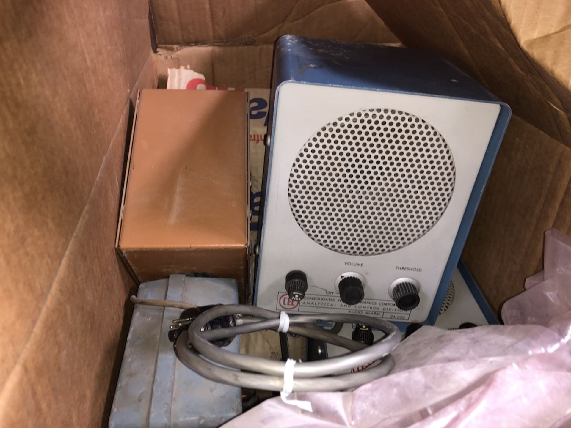 CONTENTS ON PALLET: CABLES, AUDIO ALARMS, MISCELLANEOUS ITEMS - Image 9 of 9