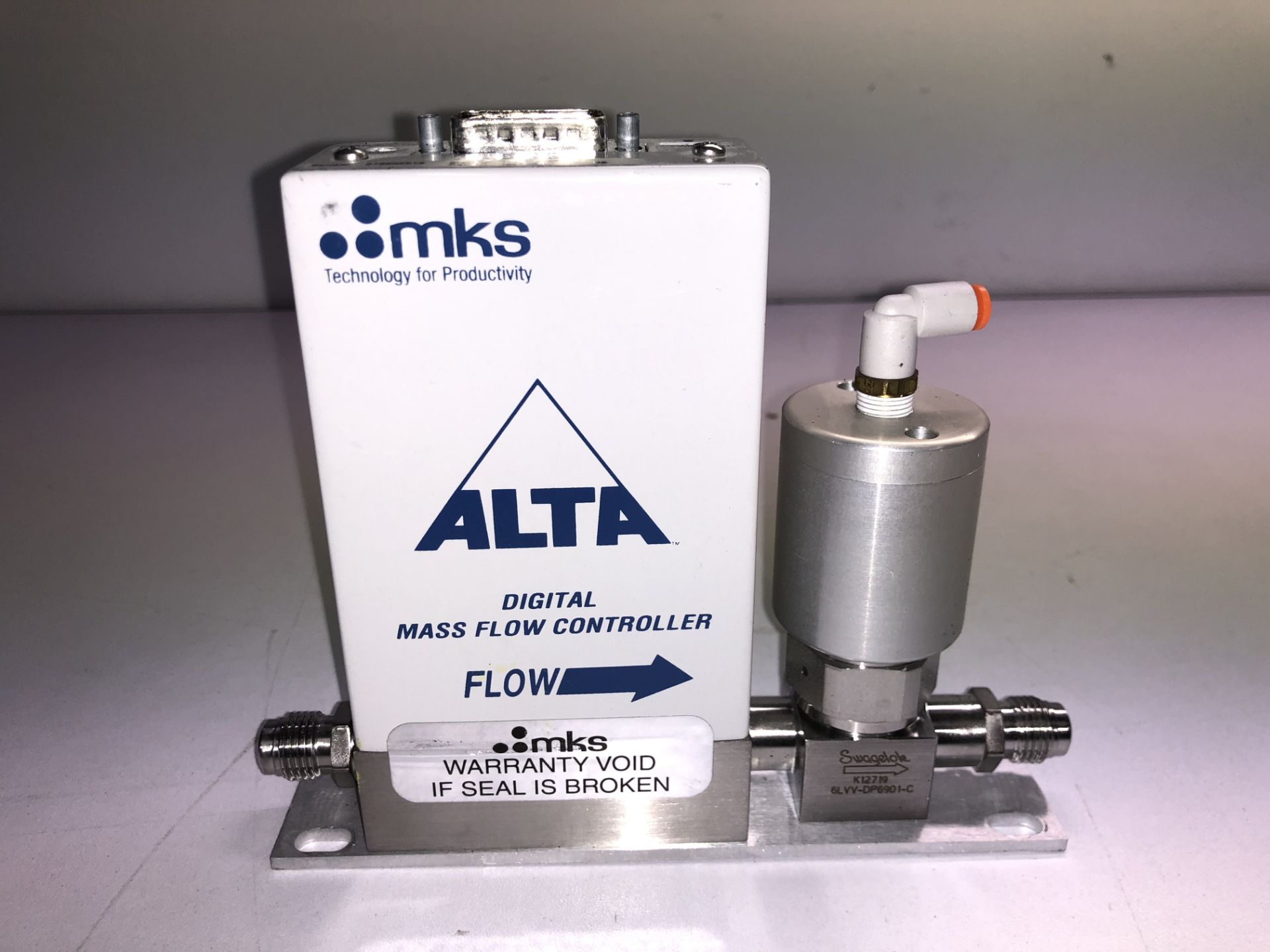 MKS ALTA DIGITAL MASS FLOW CONTROLLER MODEL: 1480A-27724 SN#: 016046513 ADDRESS: 1218 ALDERWOOD AVE. - Image 3 of 7