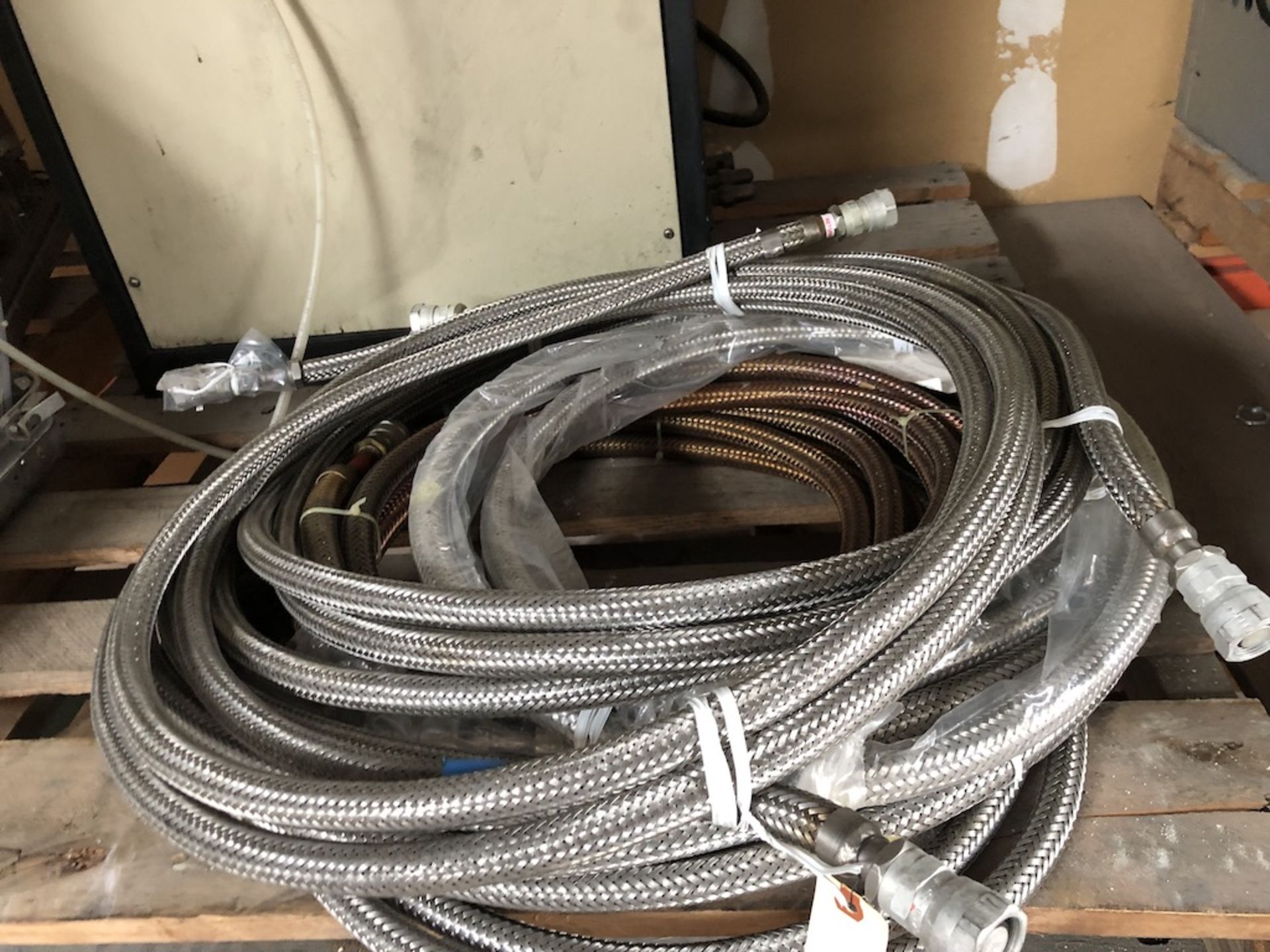 CONTENTS ON PALLET: QTY OF +3 CRYOGENIC HOSES, UNIT ON PALLET - Image 6 of 6