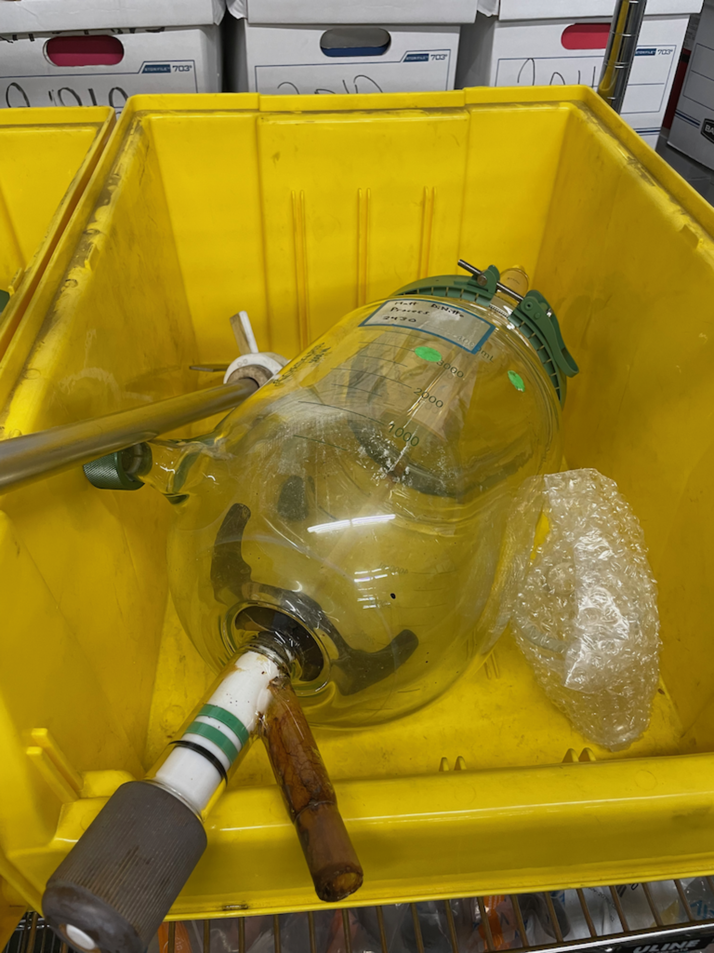 CHEMGLASS LOT CONSISTING OF THE CONTENTS OF QTY-4 YELLOW TOTE BINS CONTAINING VARIOUS CHEMGLASS - Image 5 of 9