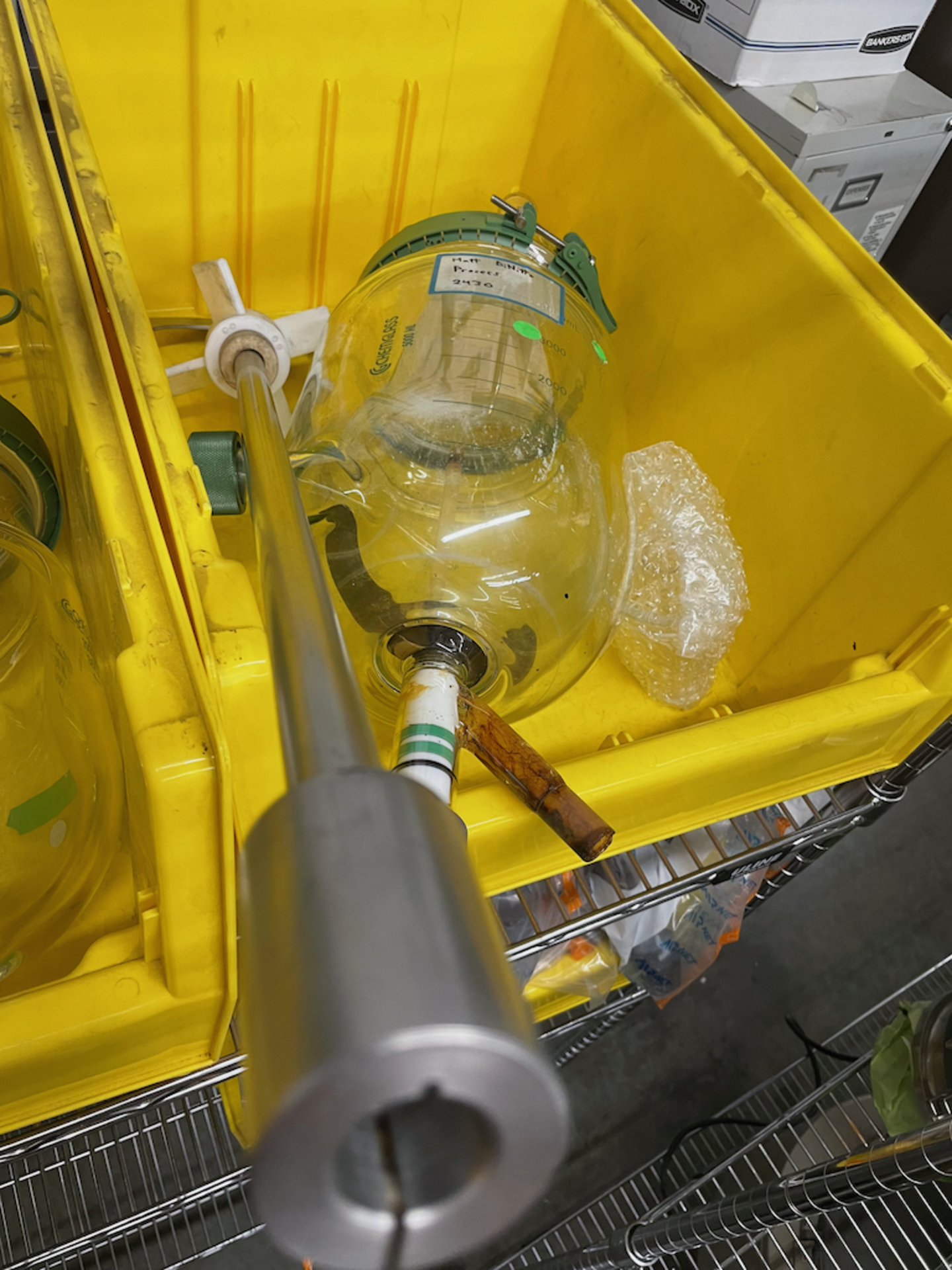CHEMGLASS LOT CONSISTING OF THE CONTENTS OF QTY-4 YELLOW TOTE BINS CONTAINING VARIOUS CHEMGLASS - Image 6 of 9