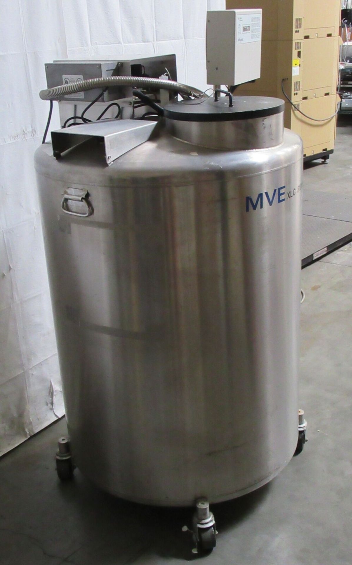 MVE XLC 810HE Cyrogenic Tank w/ TEC 2000 System Monitor, 11x Carriers - Gilroy - Image 3 of 11