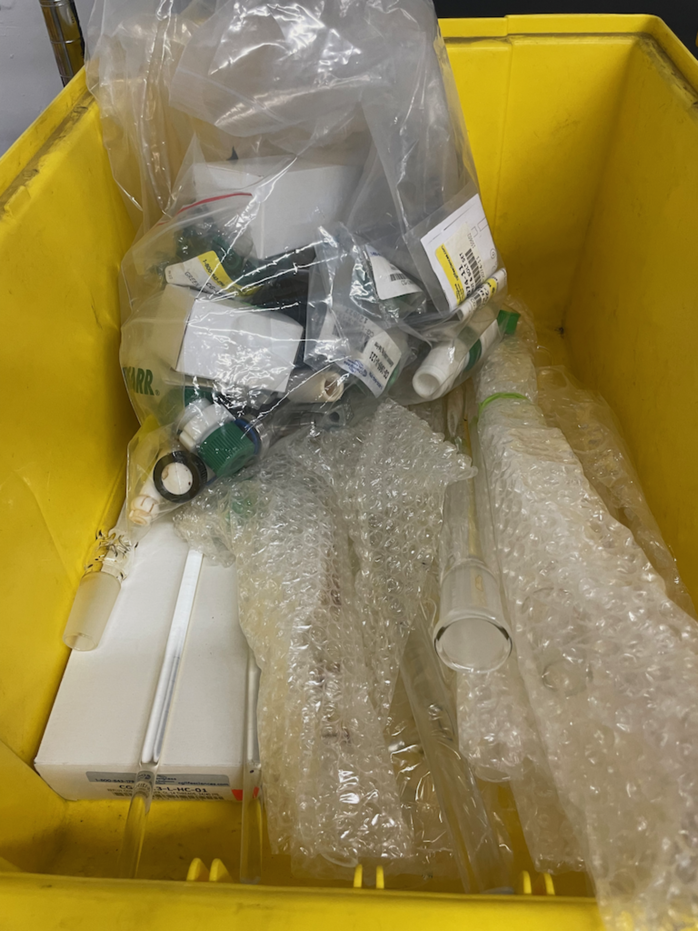CHEMGLASS LOT CONSISTING OF THE CONTENTS OF QTY-4 YELLOW TOTE BINS CONTAINING VARIOUS CHEMGLASS - Image 8 of 9