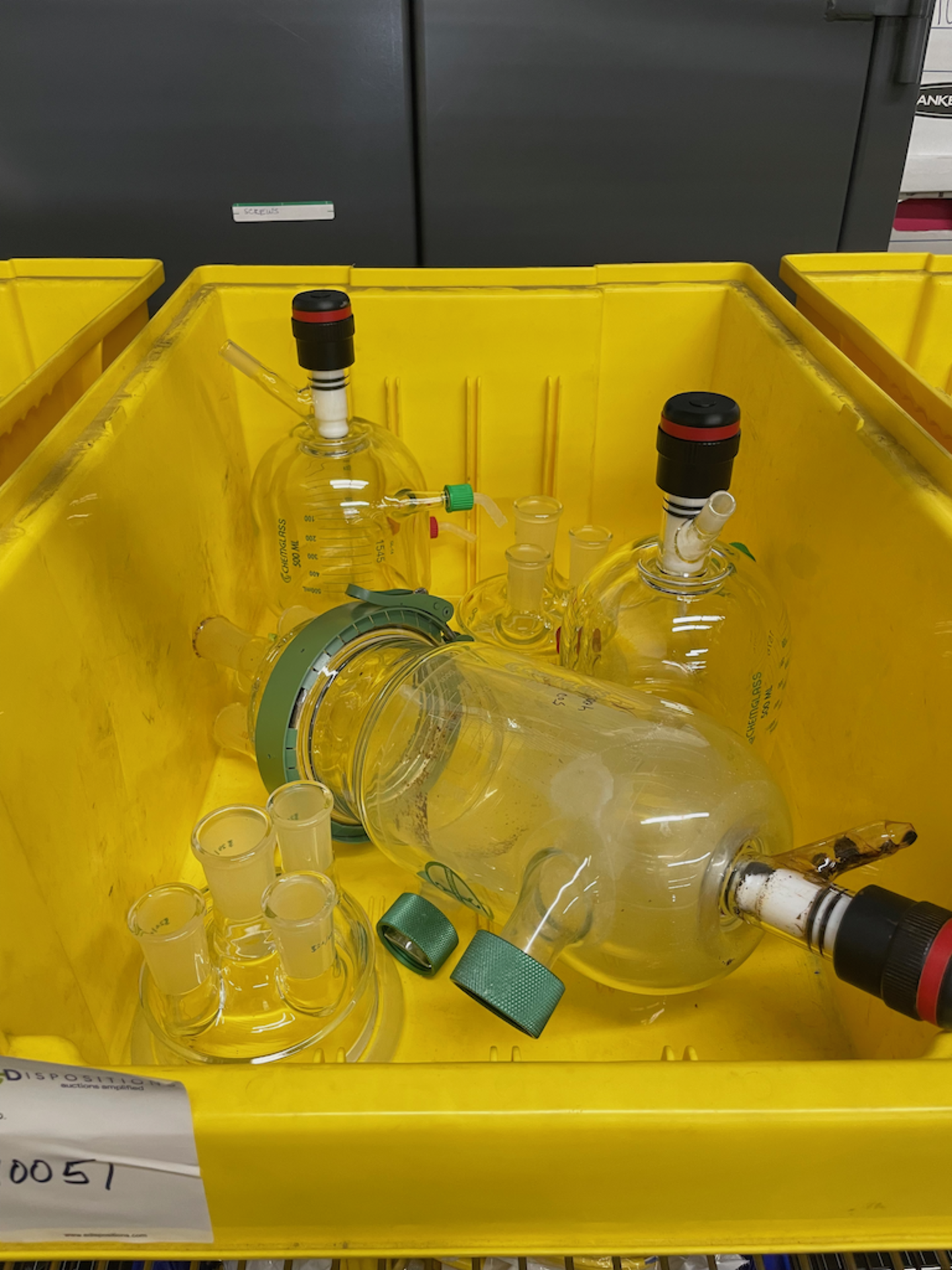 CHEMGLASS LOT CONSISTING OF THE CONTENTS OF QTY-4 YELLOW TOTE BINS CONTAINING VARIOUS CHEMGLASS - Image 3 of 9