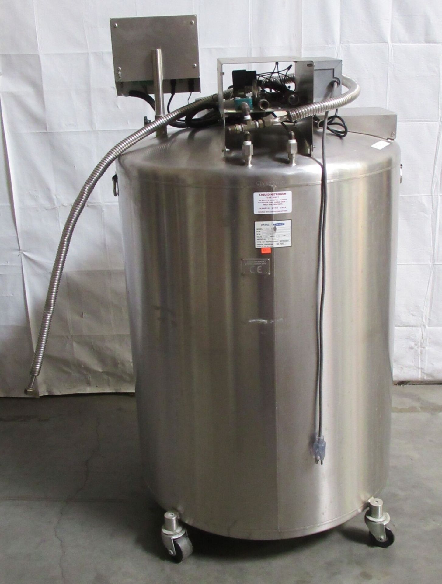 MVE XLC 810HE Cyrogenic Tank w/ TEC 2000 System Monitor, 11x Carriers - Gilroy - Image 9 of 11