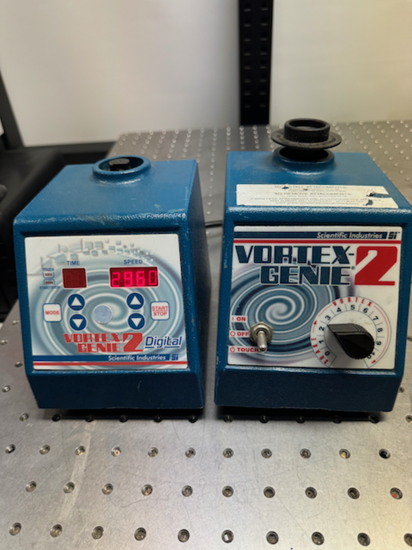 SCIENTIFIC INDUSTRIES LOT: QTY-2 SCIENTIFIC INDUSTRIES VORTEX GENIE 2 MINI VORTEXERS "AS-IS"