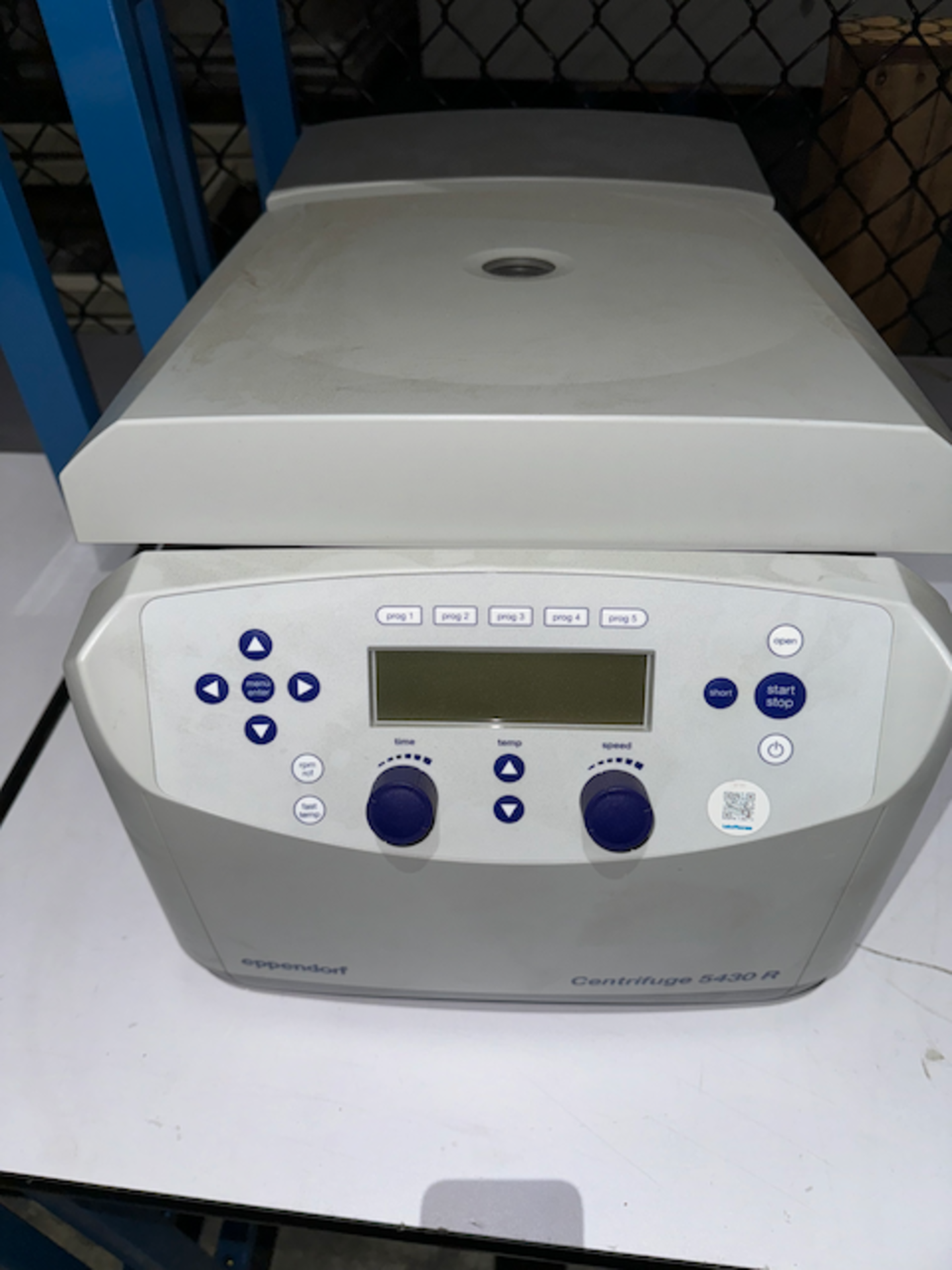 EPPENDORF CENTRIFUGE 5430 R REFRIGERATED CENTRIFUGE WITH ROTOR - Image 2 of 3