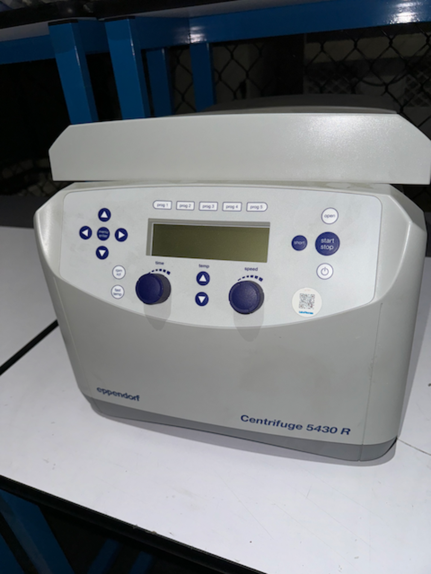 EPPENDORF CENTRIFUGE 5430 R REFRIGERATED CENTRIFUGE WITH ROTOR