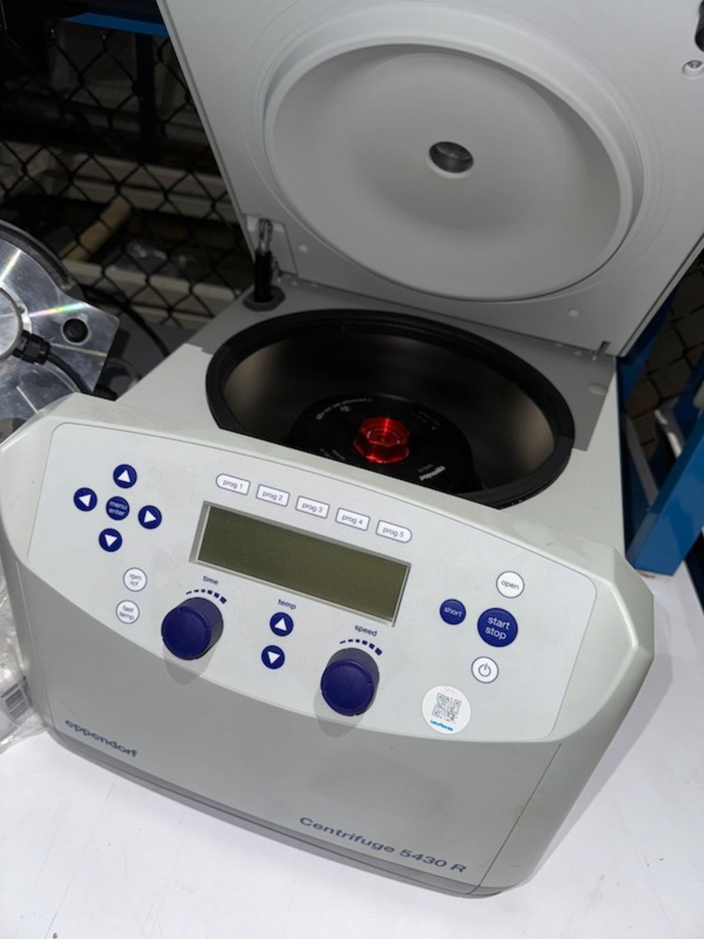 EPPENDORF CENTRIFUGE 5430 R - REFRIGERATED CENTRIFUGE - Image 2 of 15