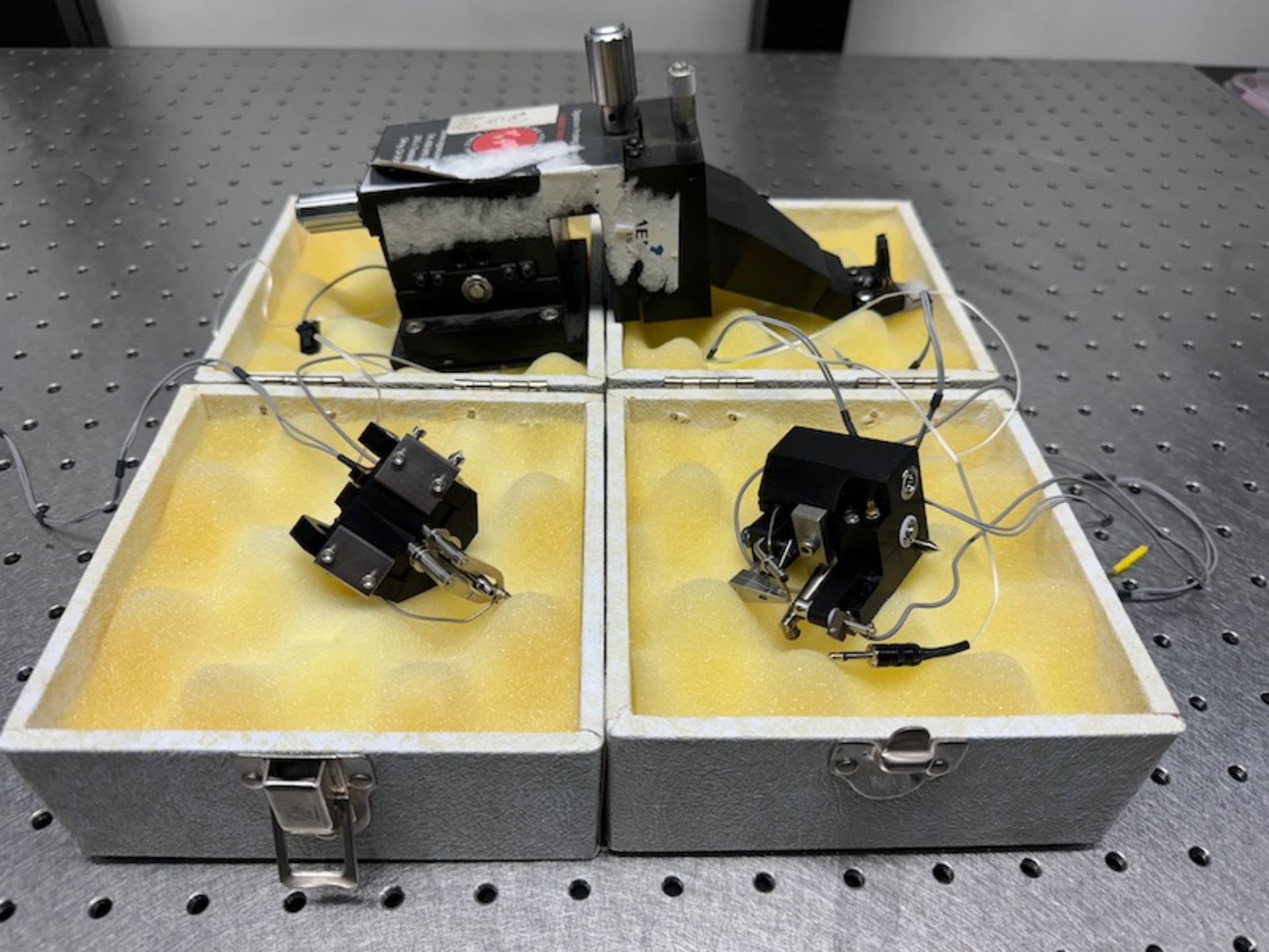 LOT: CONSISTING OF QTY-2 MORTOIZED MICROPROBE MICRO POSITIONERS & QTY-1 SIGNATONE S-96MW MICRO - Image 11 of 11
