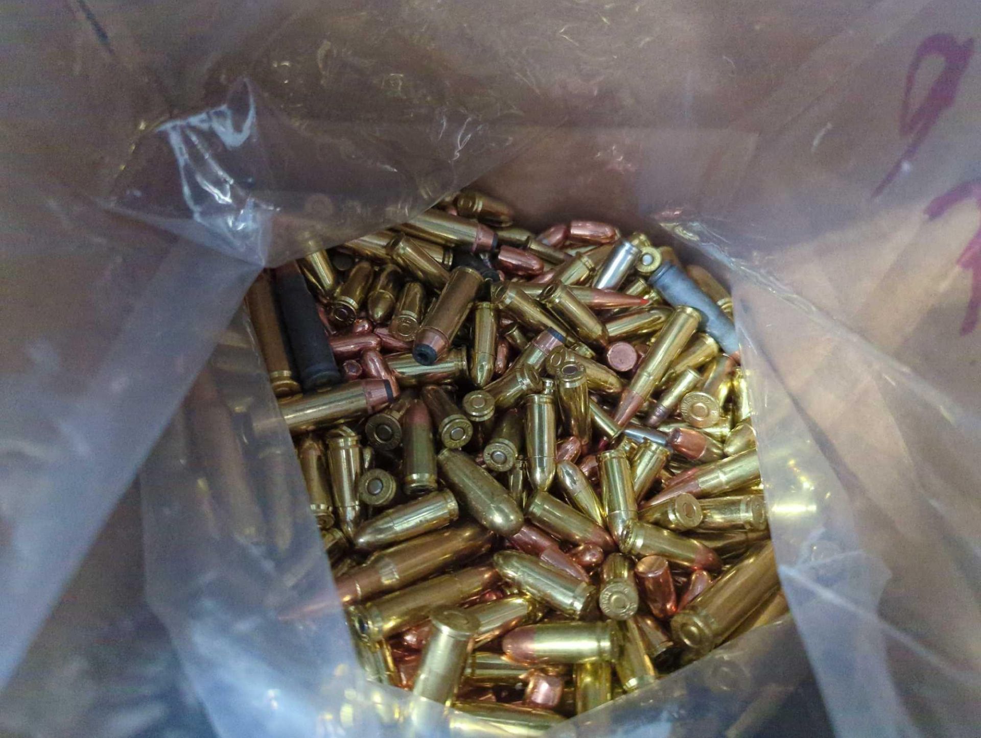 Shelf of misc. - Image 5 of 11