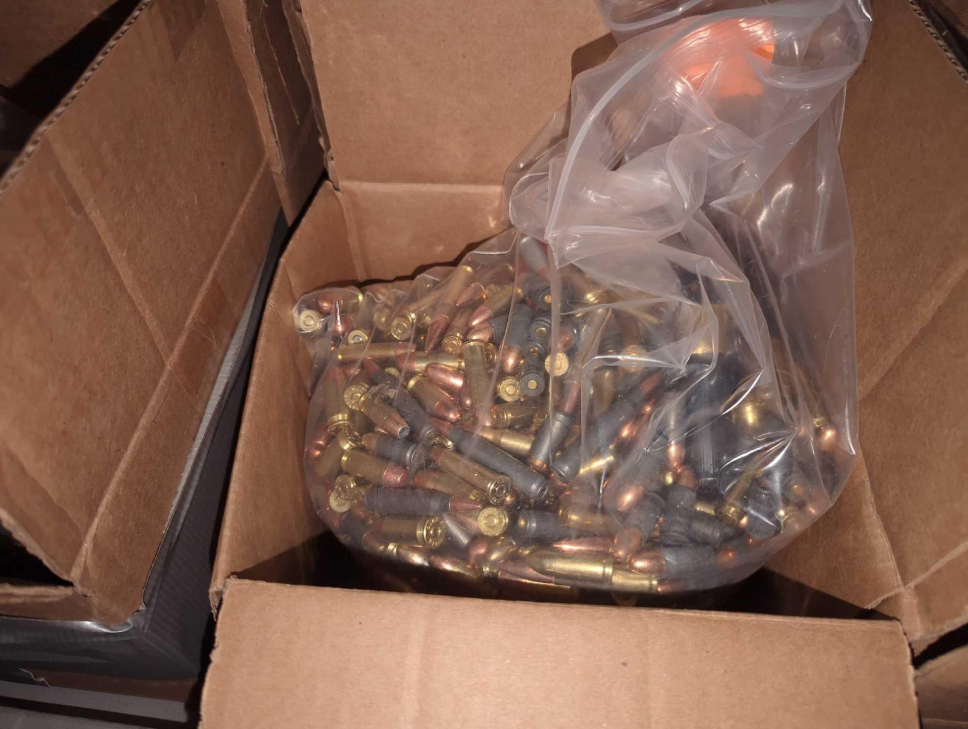 Shelf of misc. - Image 3 of 11