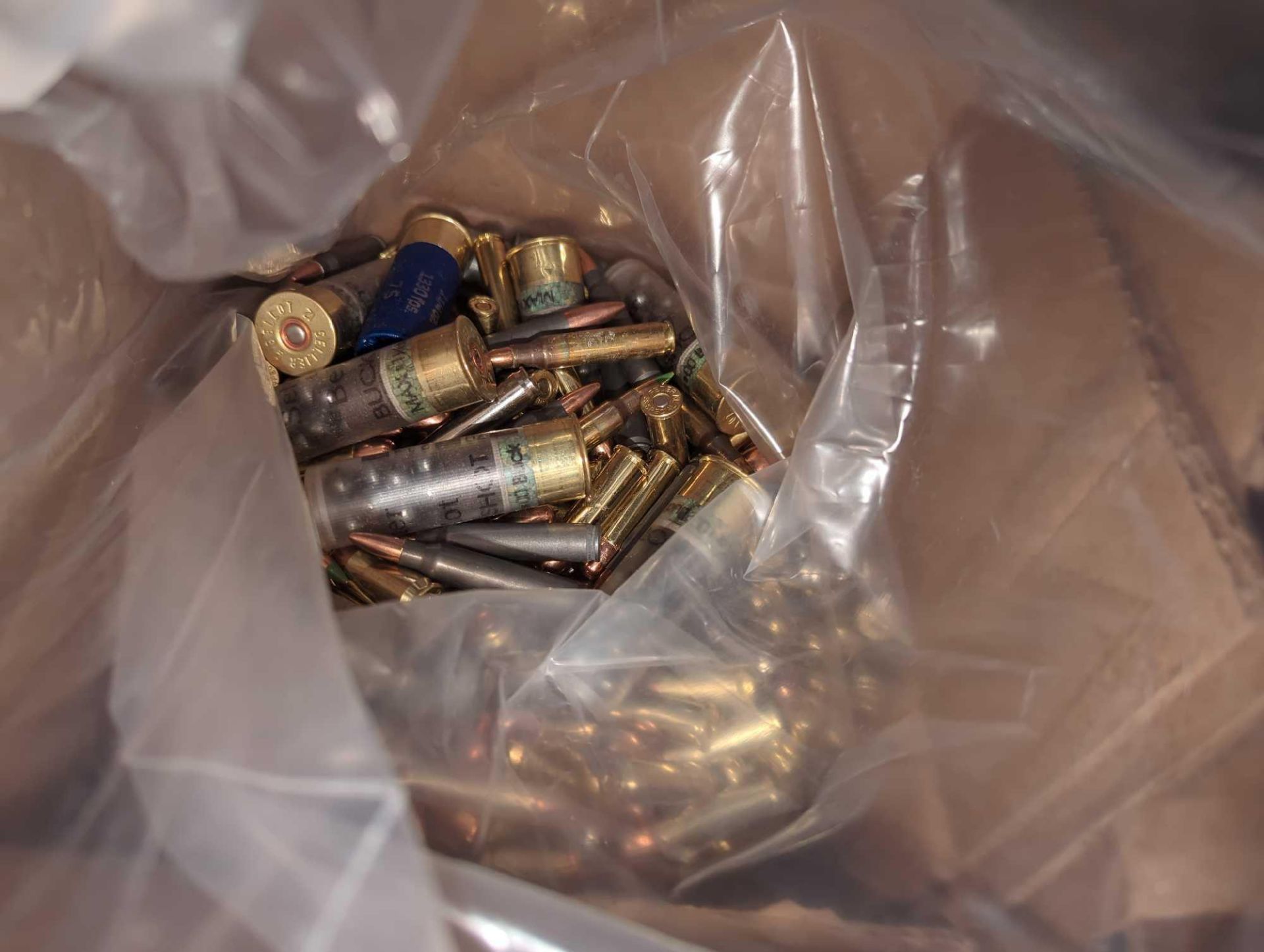 Shelf of misc. - Image 4 of 11