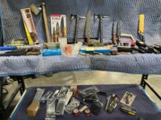 Weapons lot: Gun accessoires & Misc Knifes