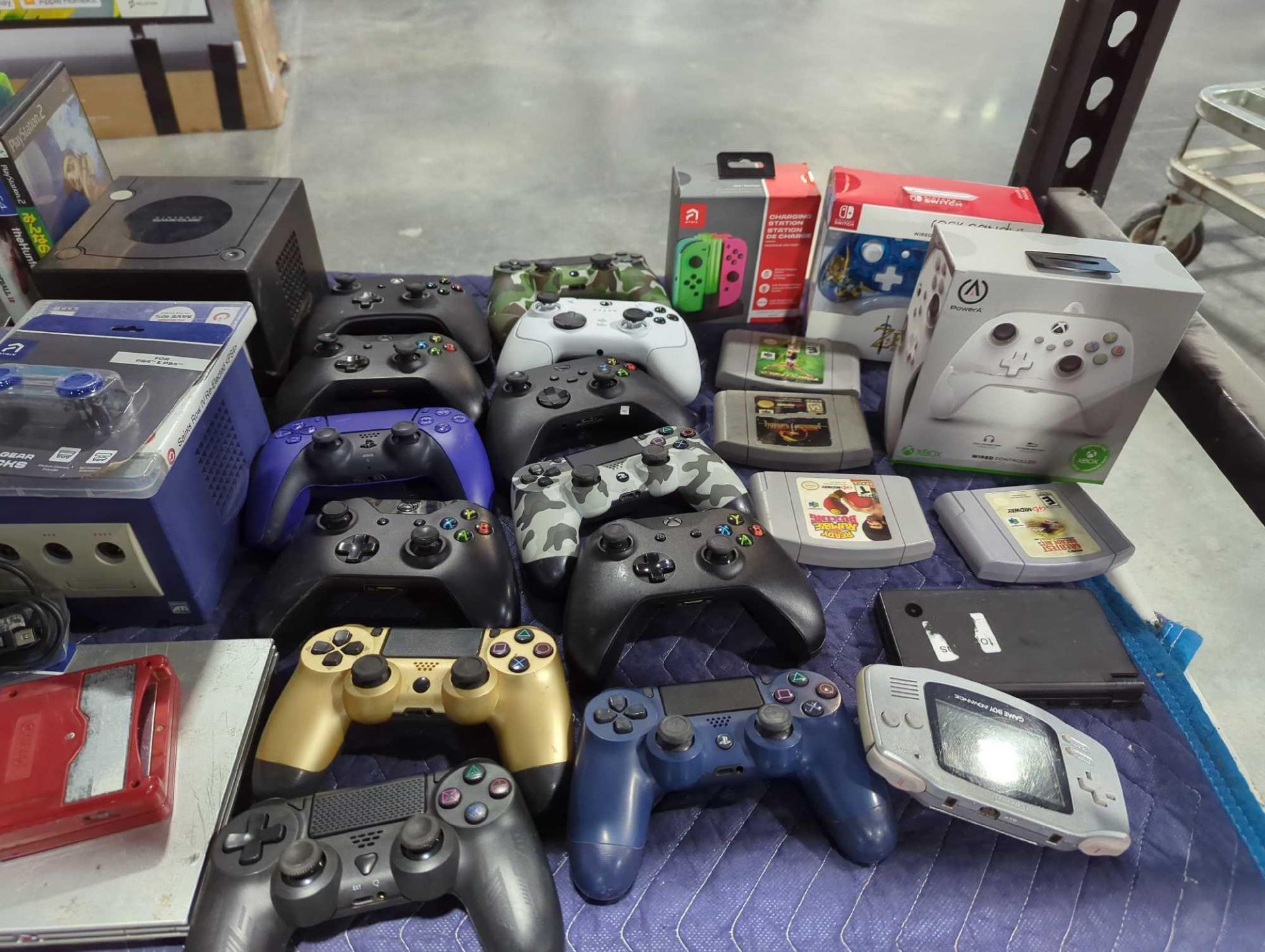 Playstation, Nintendo 64, Switch, Controllers, games and more - Image 2 of 6