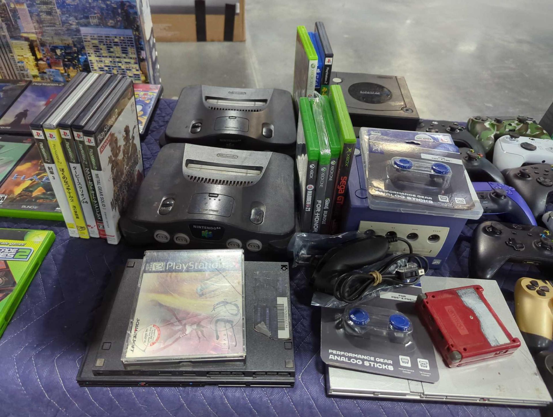 Playstation, Nintendo 64, Switch, Controllers, games and more - Image 3 of 6