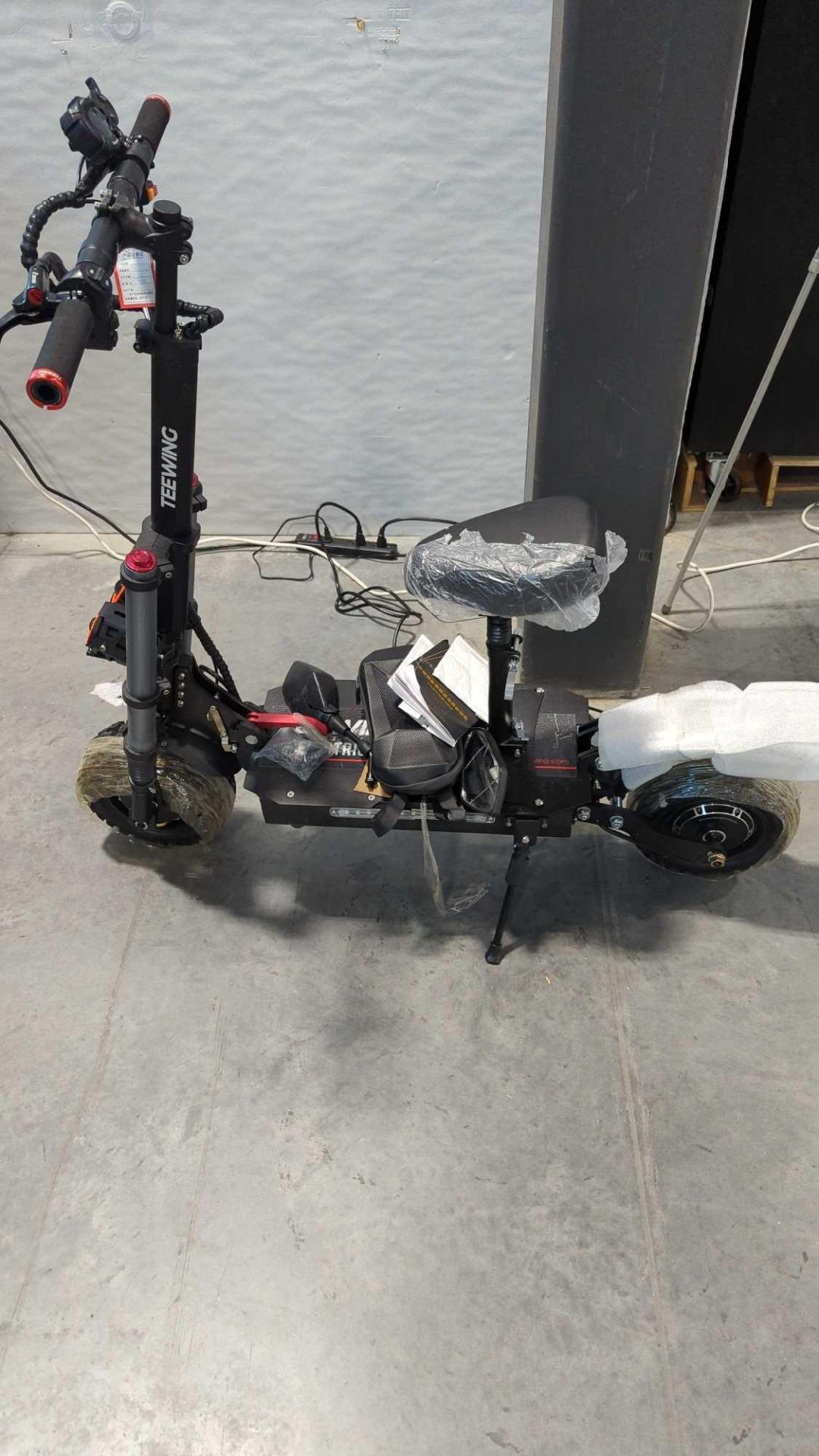 teewing x4 electric scooter (appears complete, condition unknown)