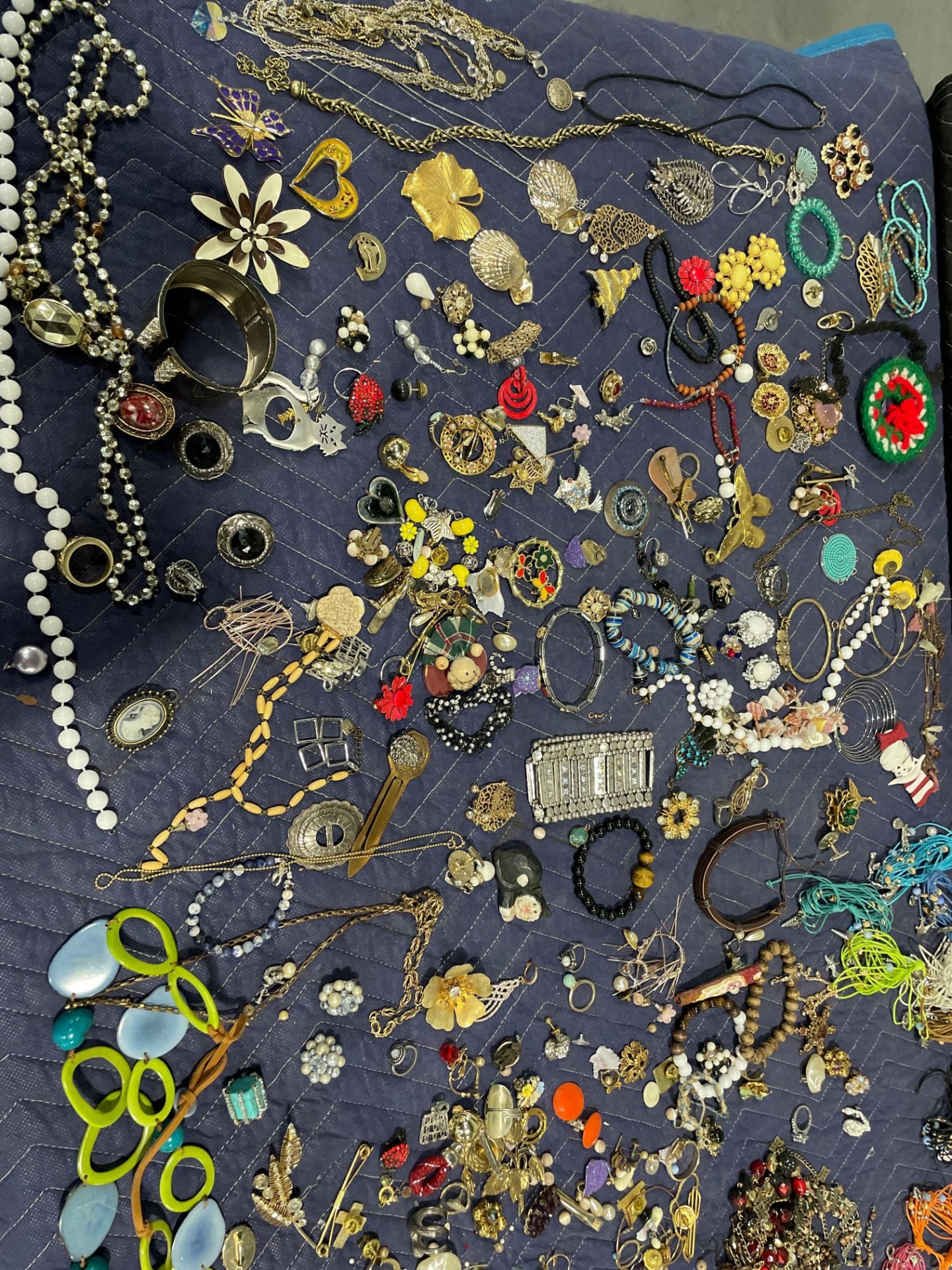 Costume Jewelry - Image 6 of 9