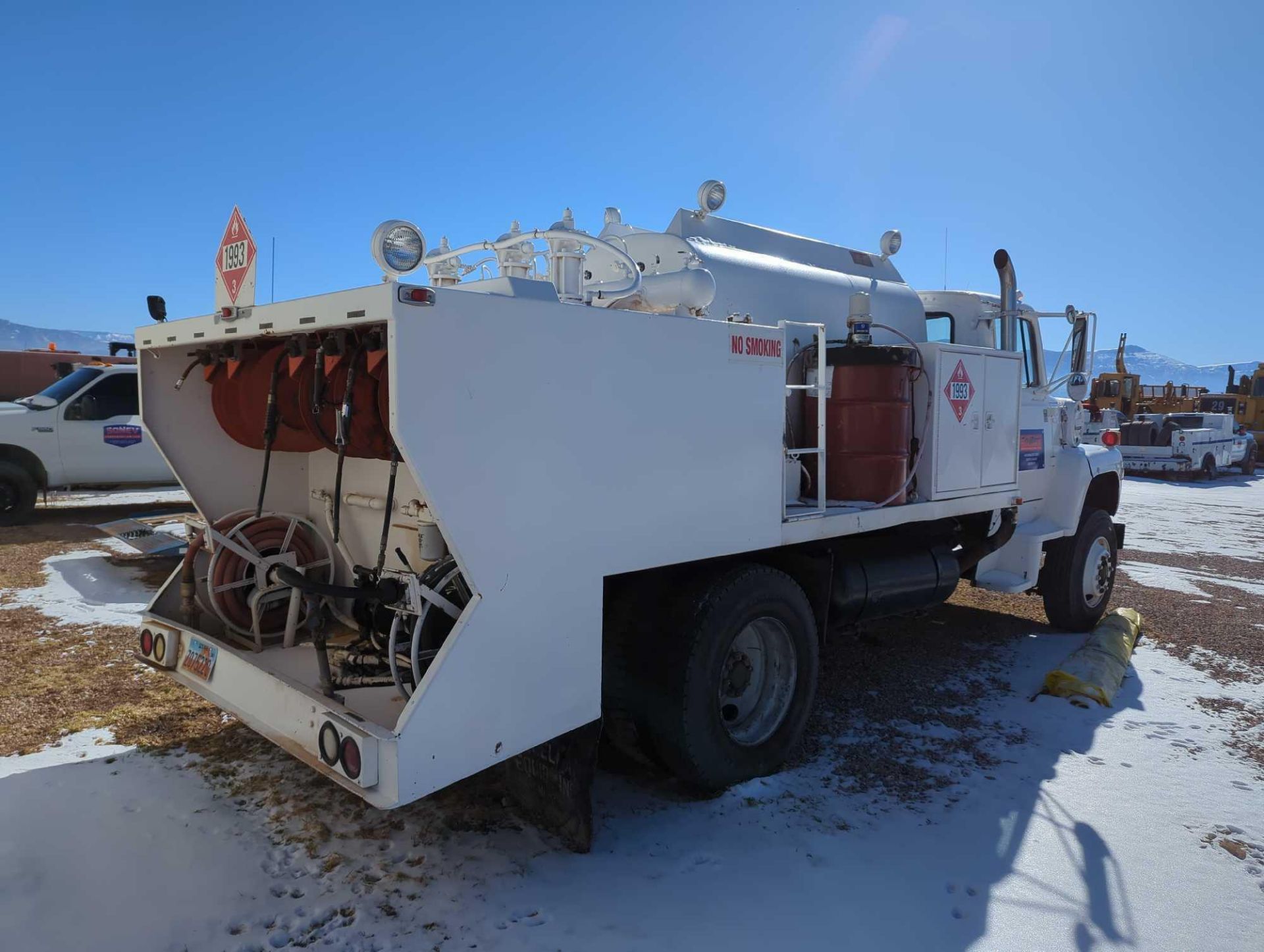 1980 Ford 8000 Lube Truck - Image 5 of 17