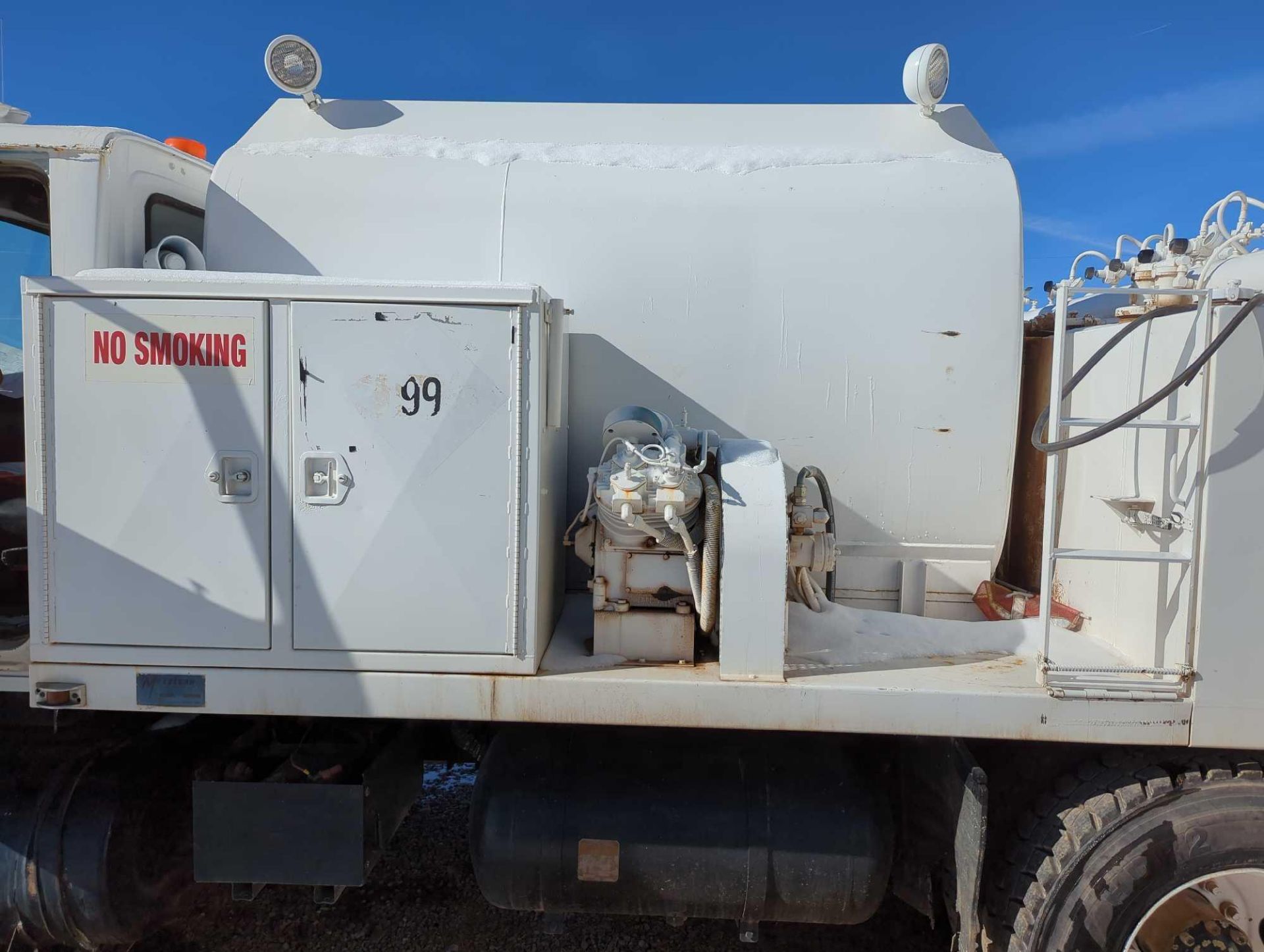 1980 Ford 8000 Lube Truck - Image 10 of 17