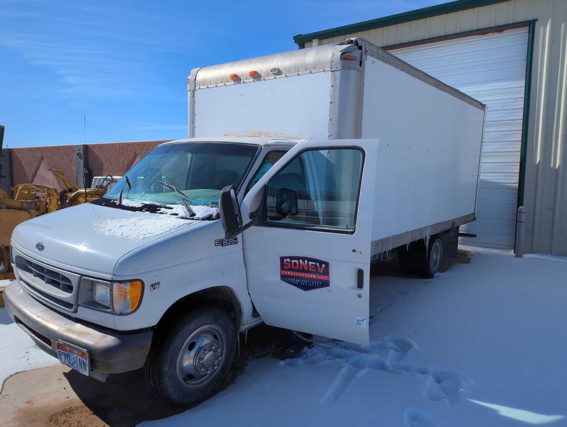 2002 Ford E350 Box Truck - Image 4 of 18