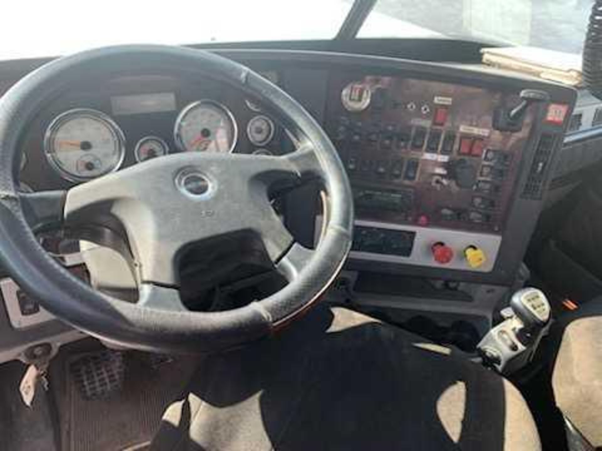 2015 Freightliner 122SD - Image 6 of 6