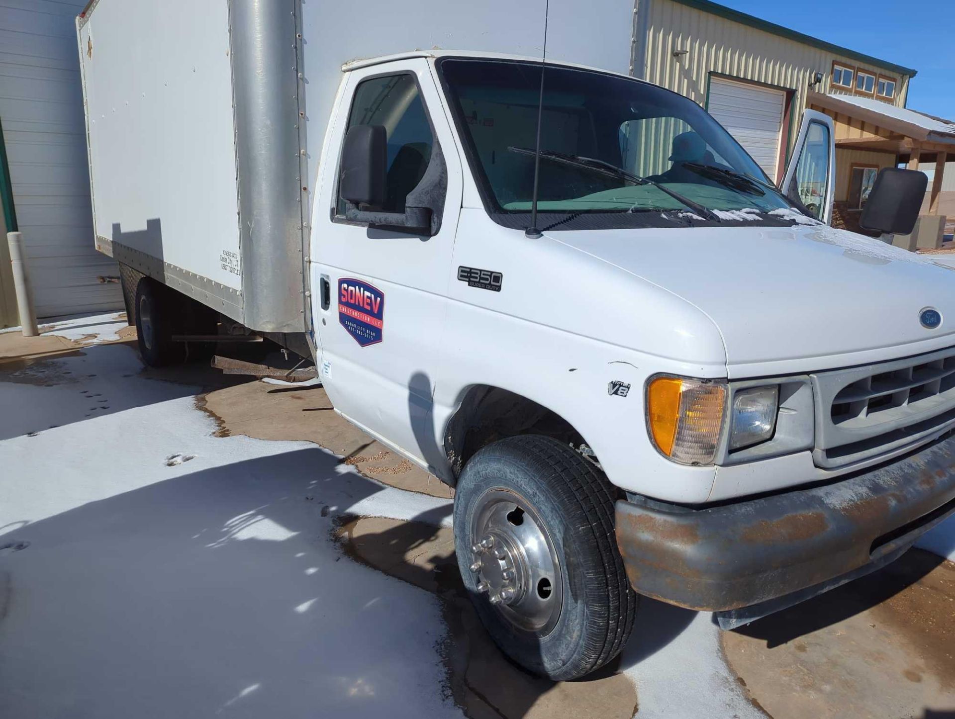 2002 Ford E350 Box Truck - Image 2 of 18