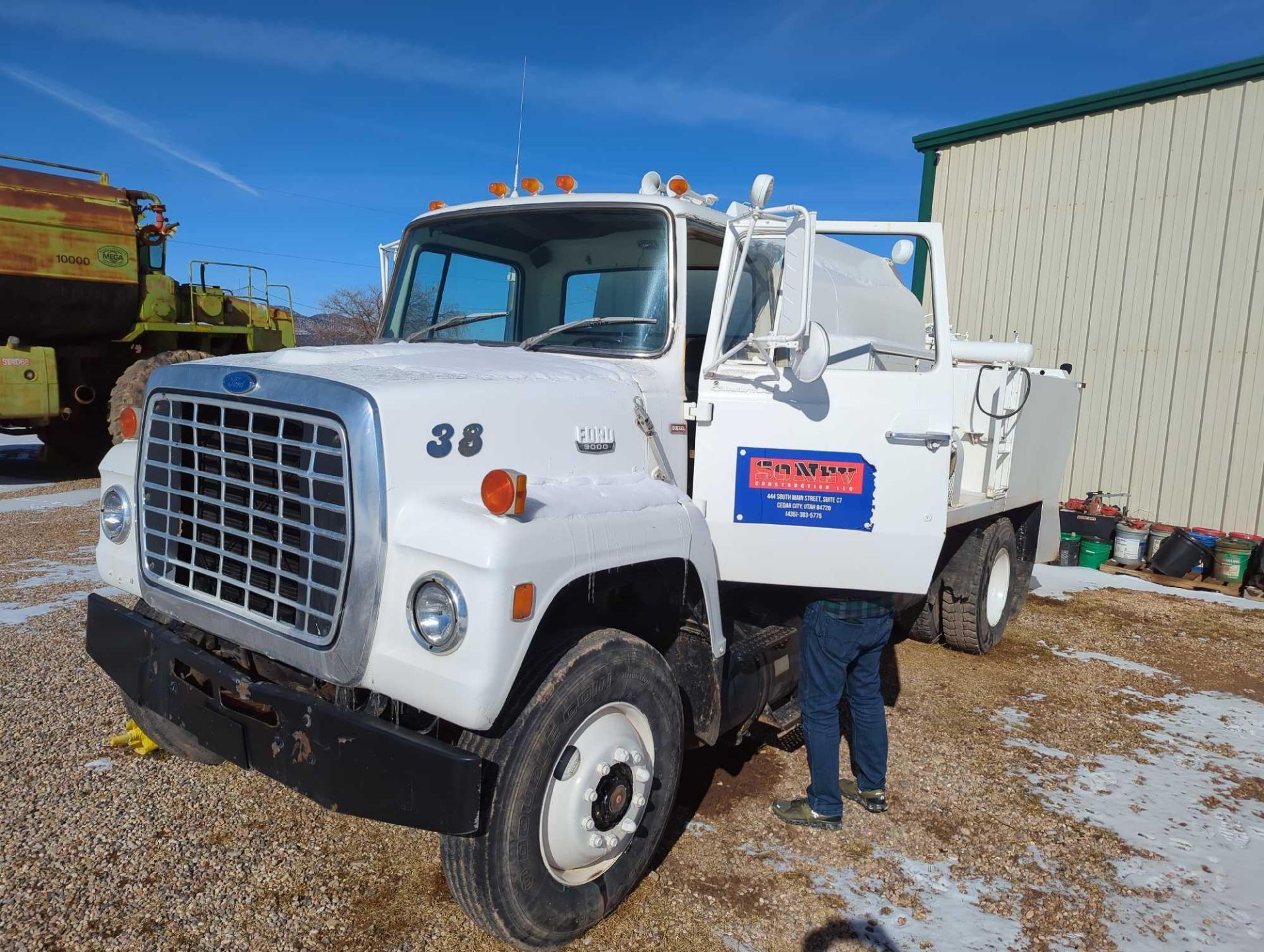 1980 Ford 8000 Lube Truck