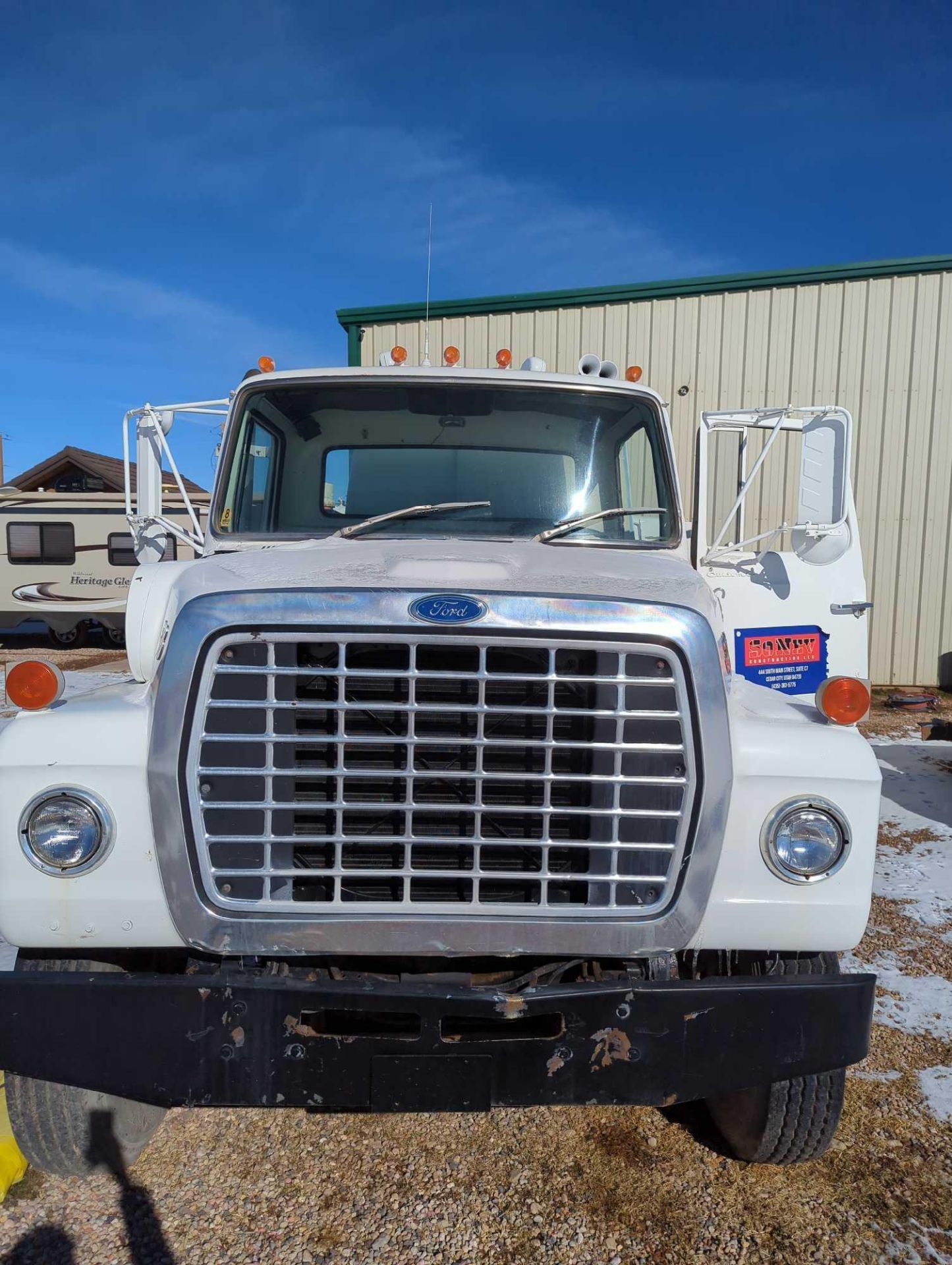 1980 Ford 8000 Lube Truck - Image 2 of 17